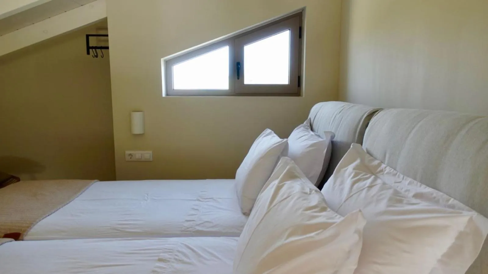 Bed in Pnoe Eco Residences