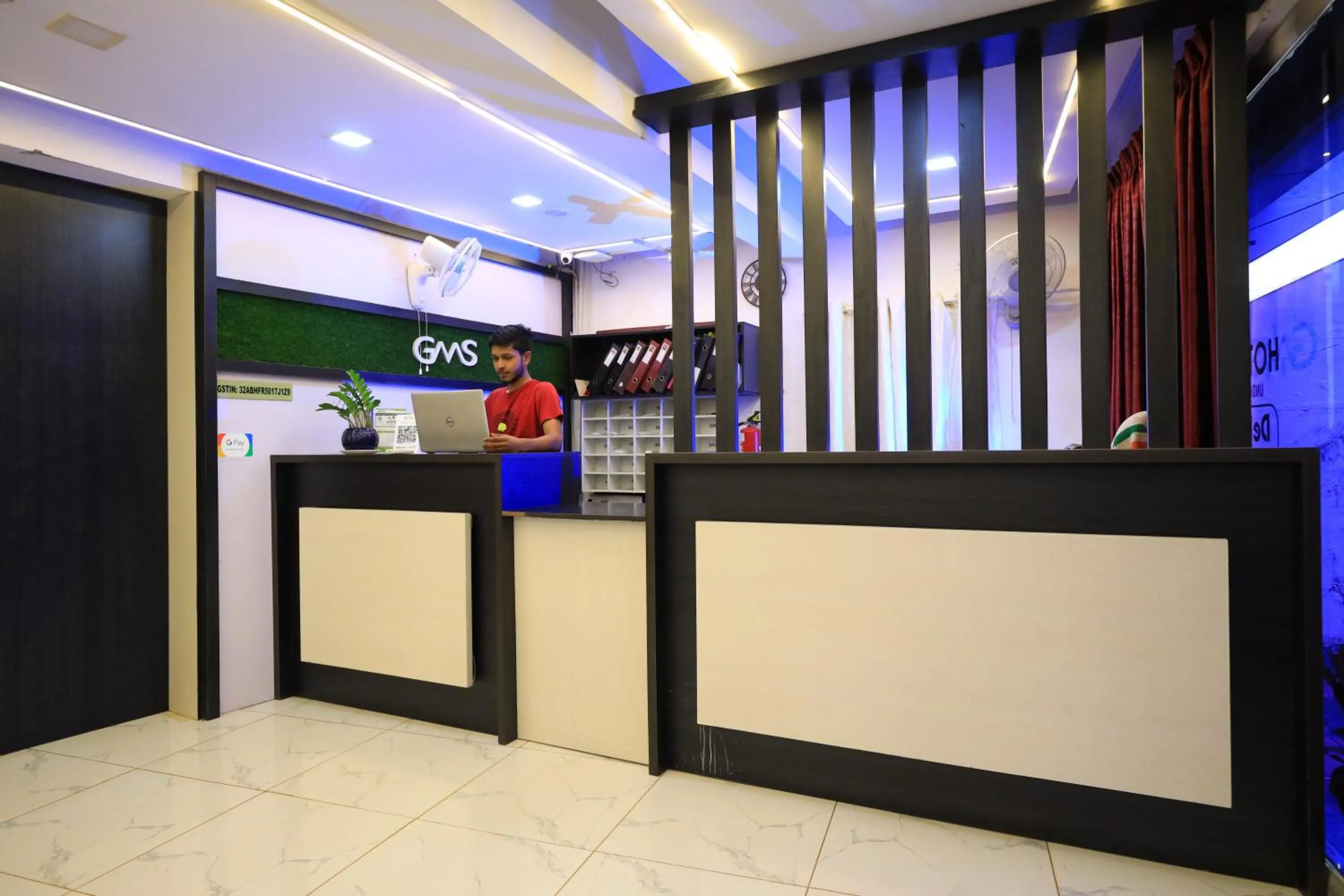 Property building in Hotel Gamas Inn