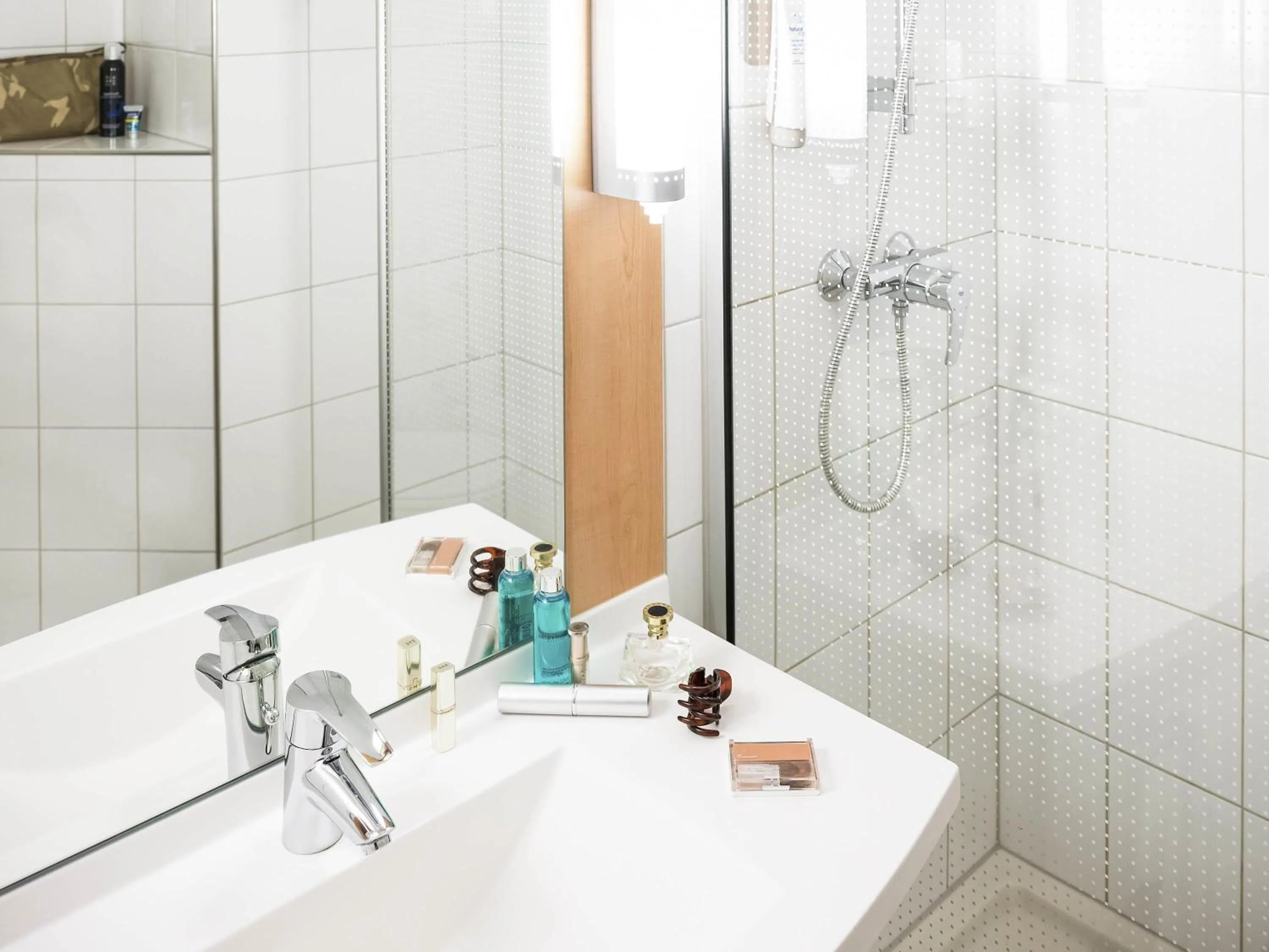 Bedroom in ibis Utrecht