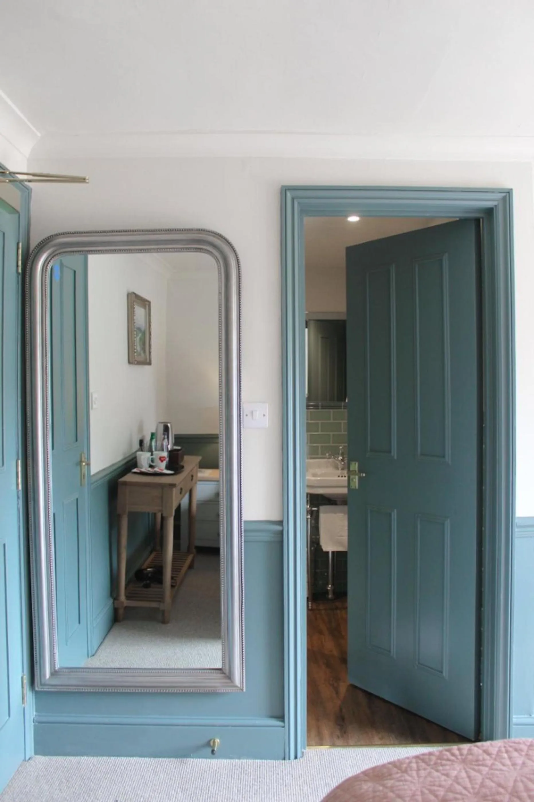 Bathroom in The George Inn St Mary Bourne