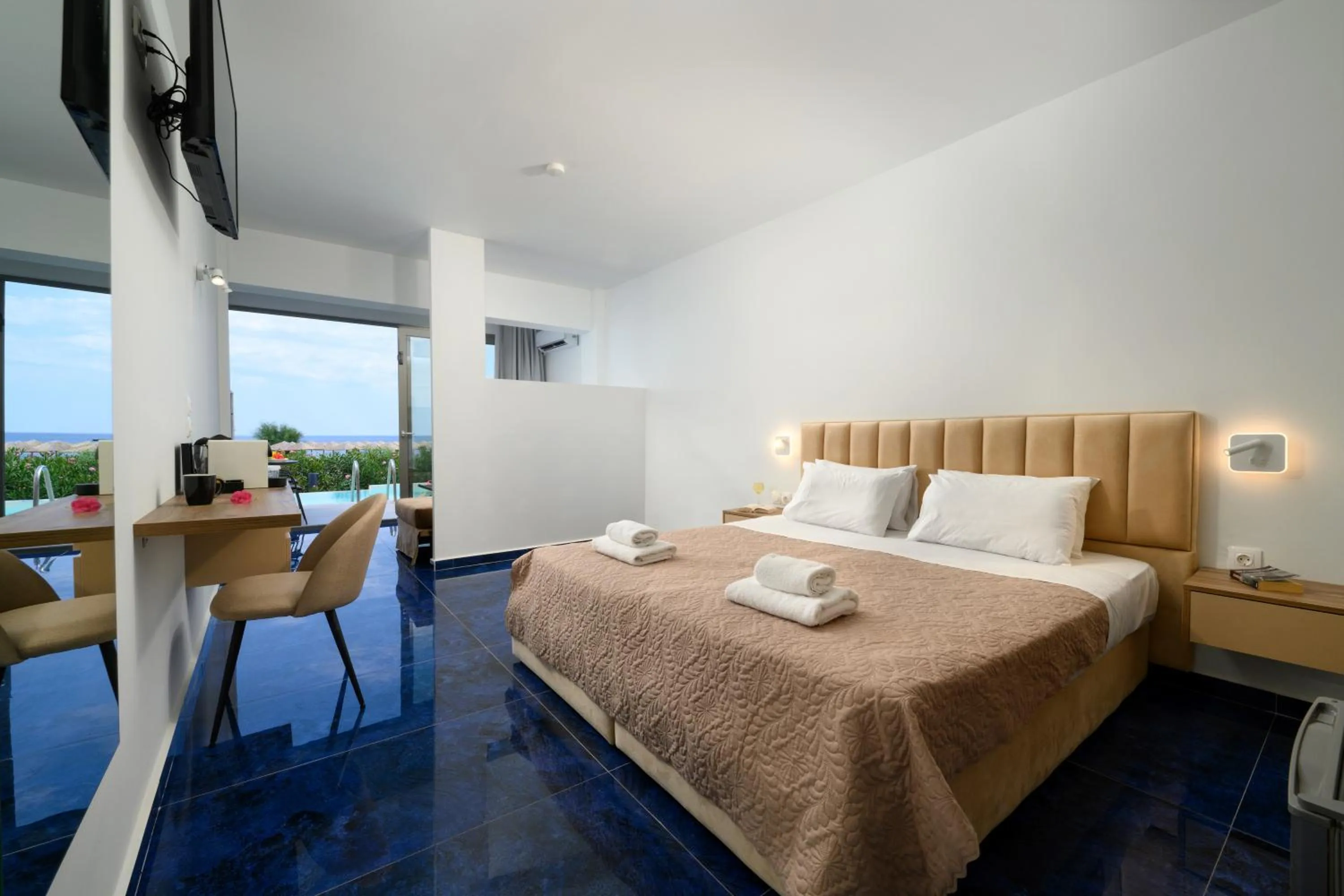 Bedroom, Bed in Ninos Grand Beach Resort