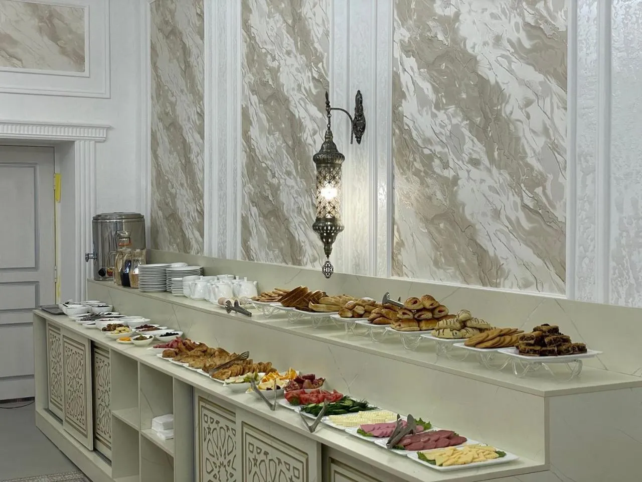 Restaurant/places to eat in Anor Qal'a