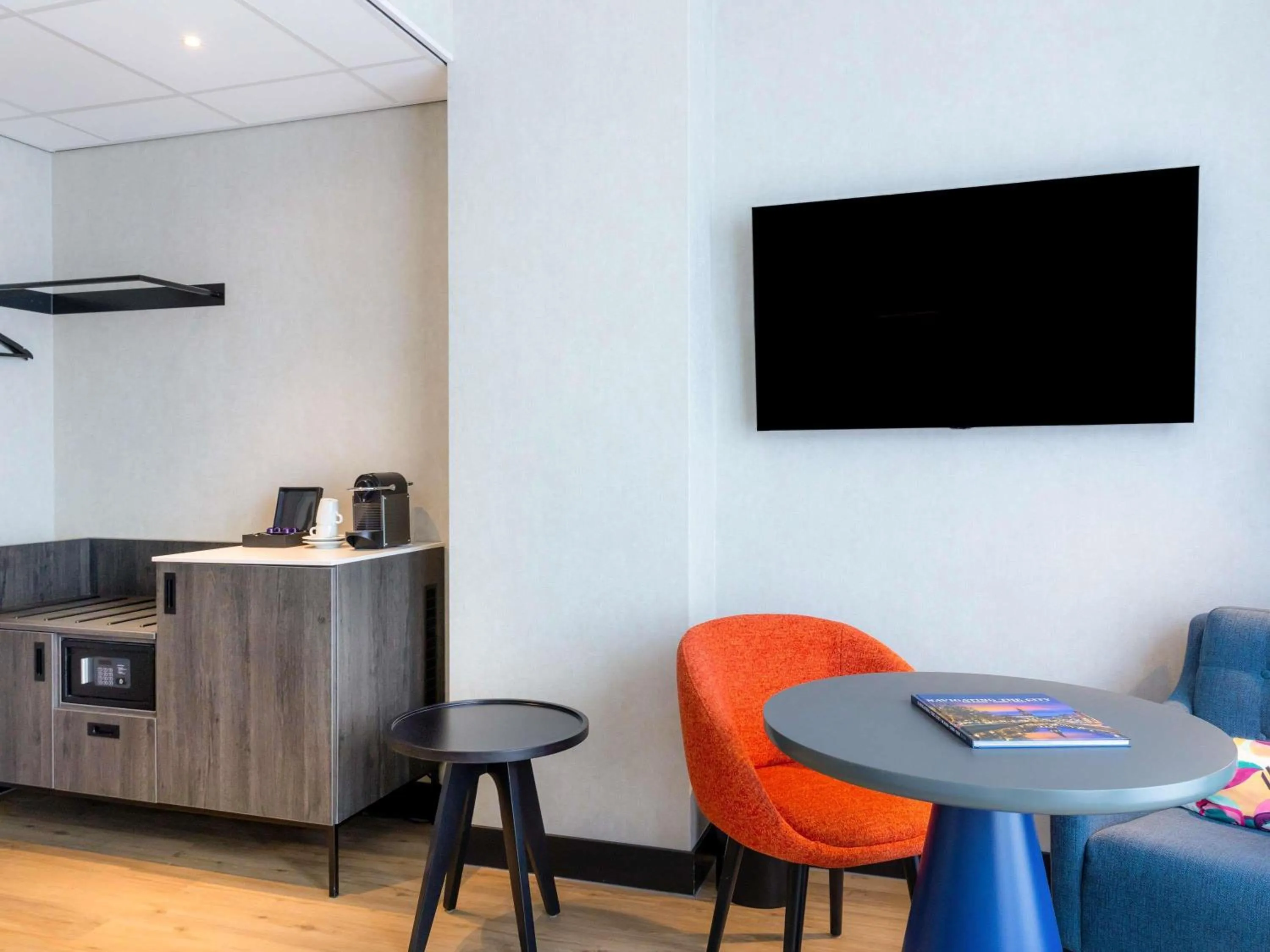 Bedroom in ibis Styles Den Haag Scheveningen