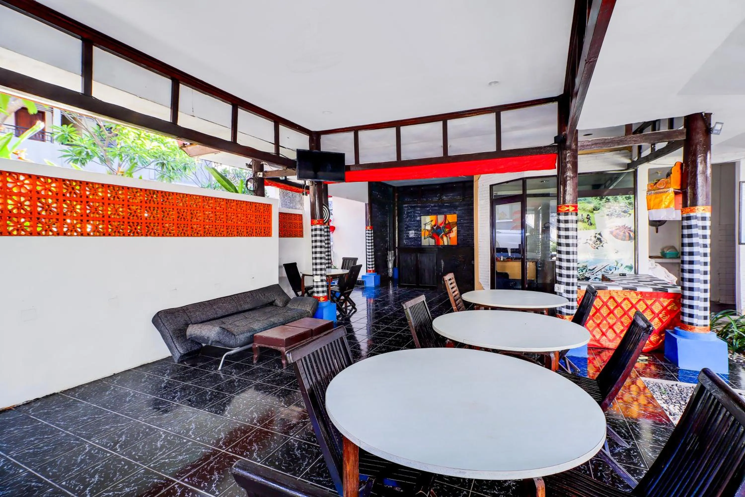 Seating area in Super OYO Capital O 93486 Anna Inn Kuta