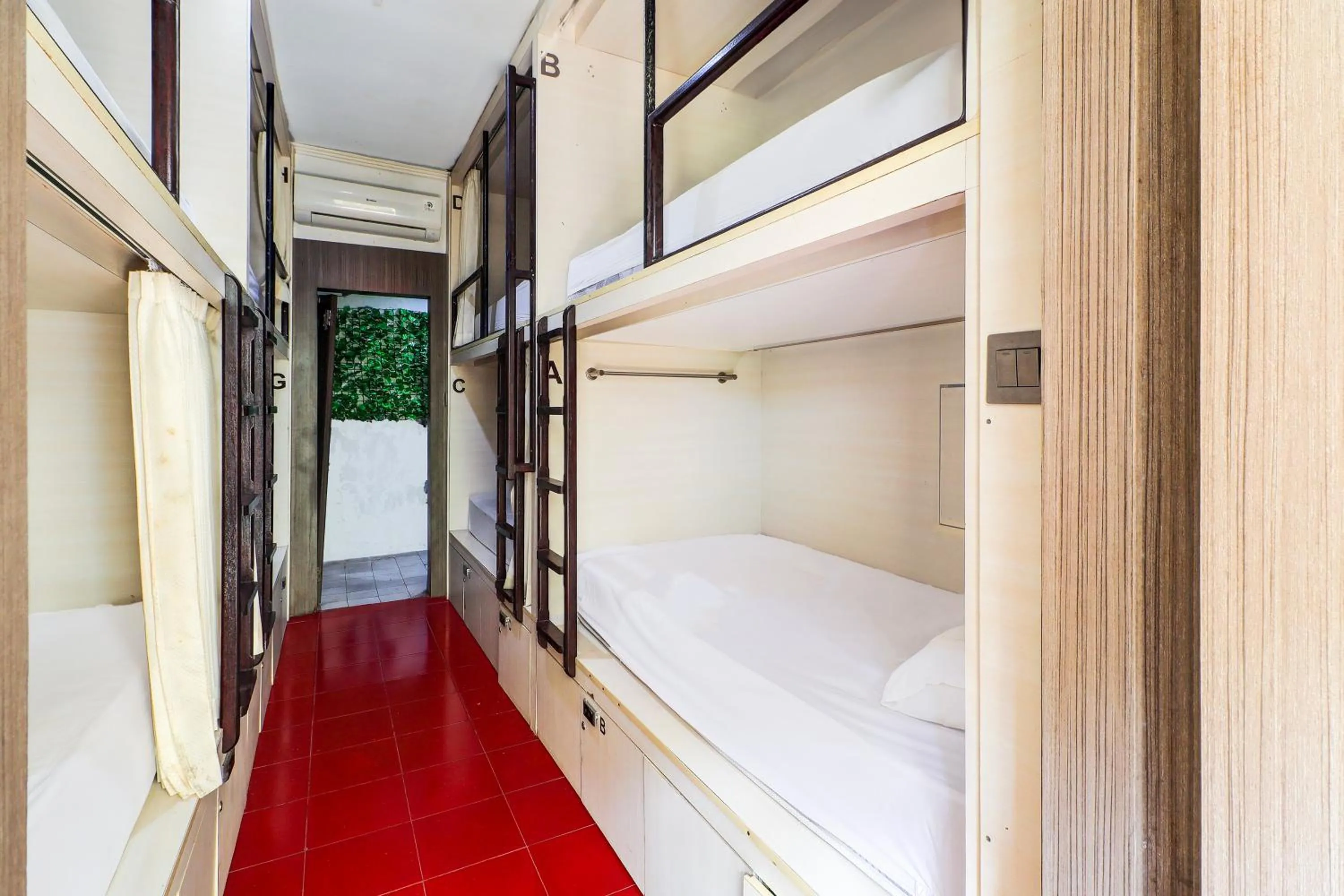 bunk bed, Bed in Super OYO Capital O 93486 Anna Inn Kuta