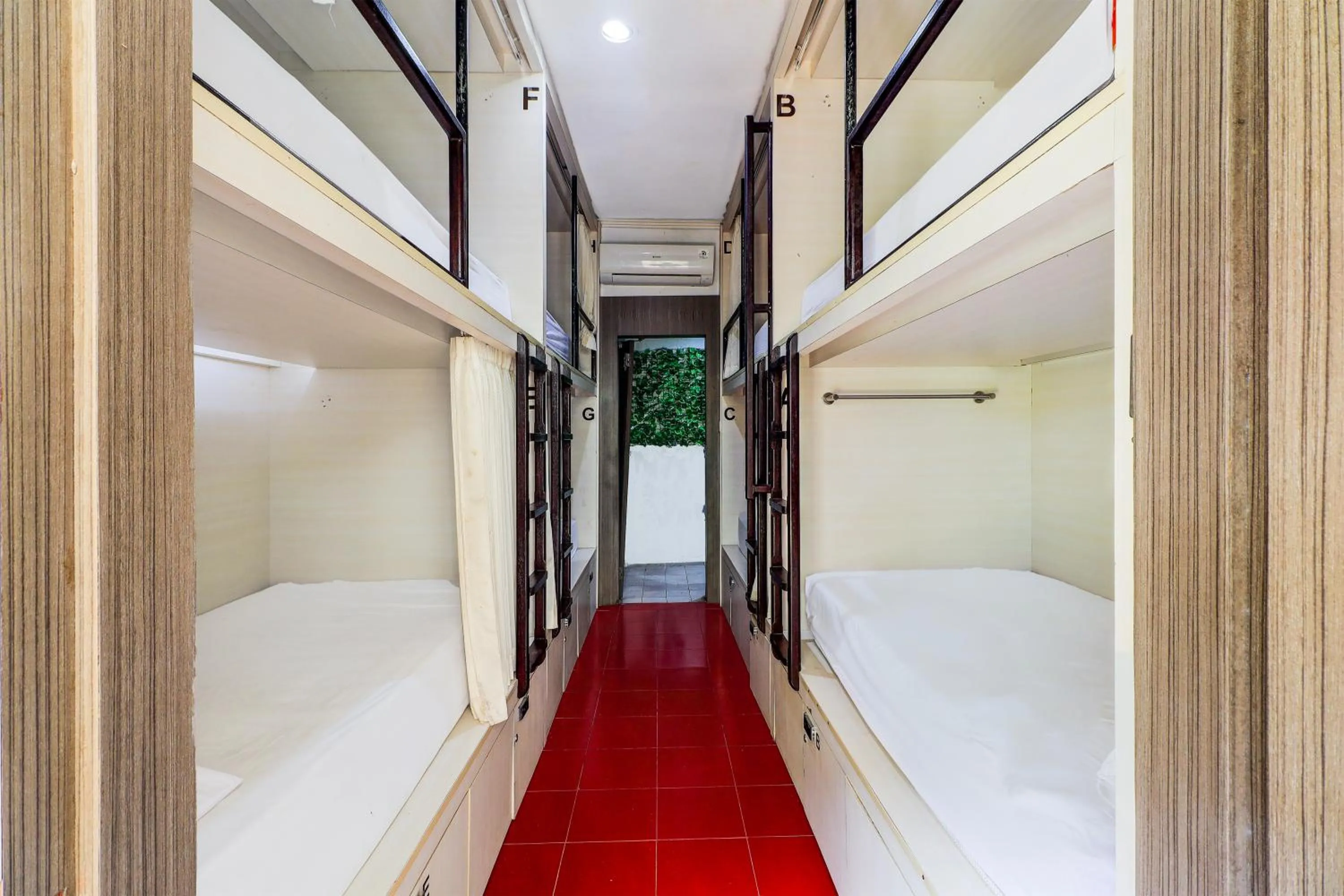 bunk bed, Bed in Super OYO Capital O 93486 Anna Inn Kuta