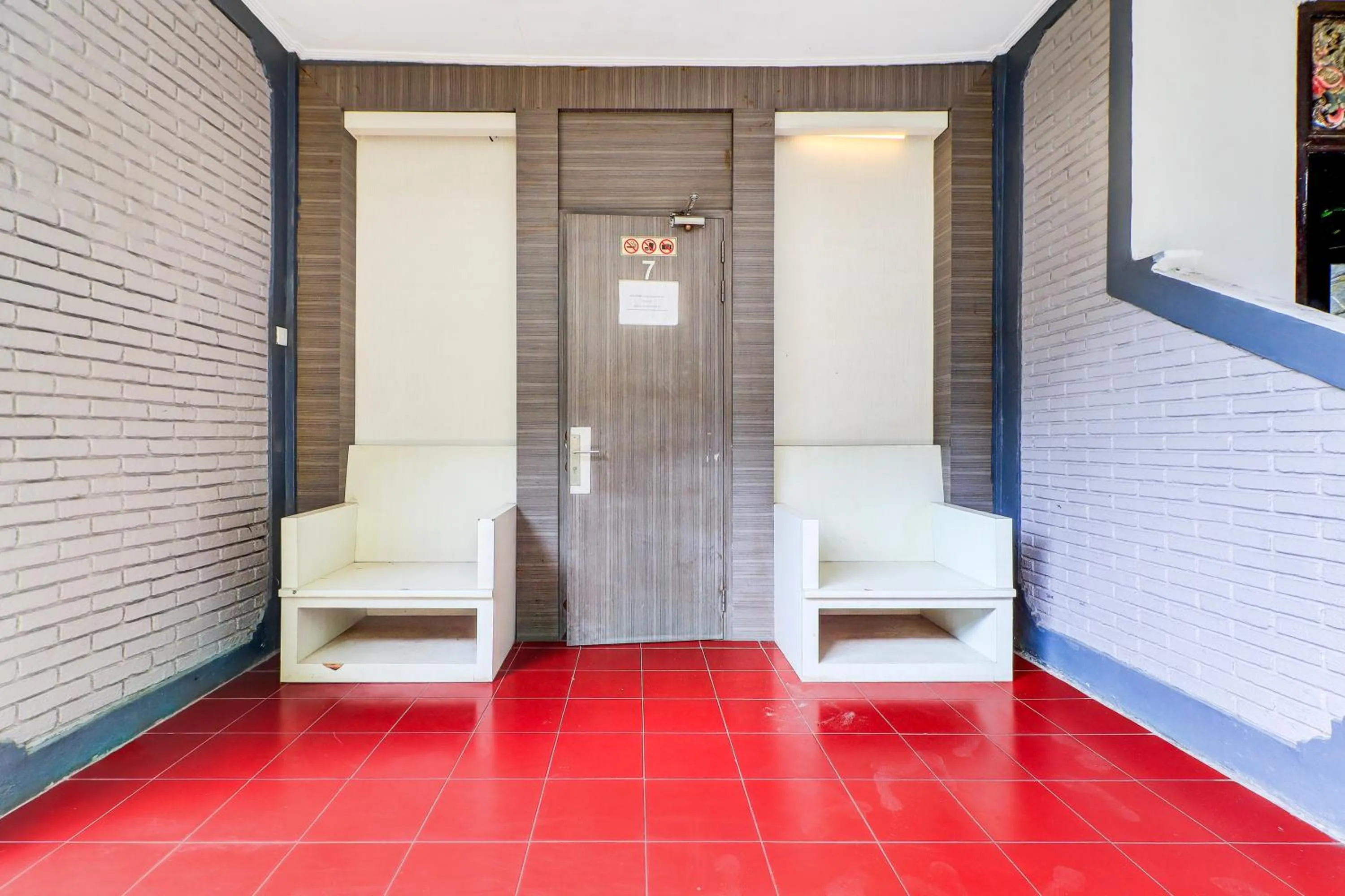 Seating area in Super OYO Capital O 93486 Anna Inn Kuta