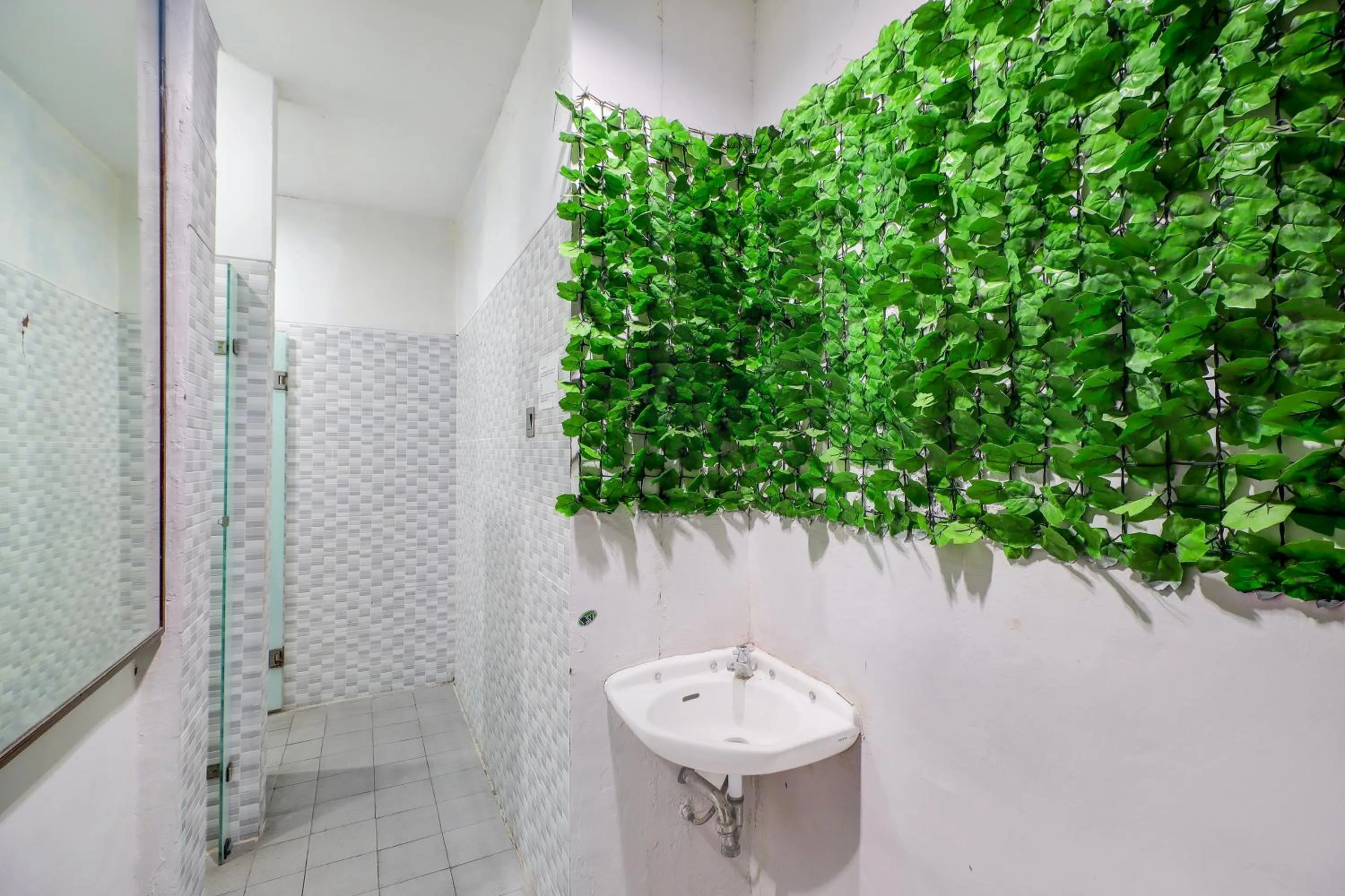 Bathroom in Super OYO Capital O 93486 Anna Inn Kuta