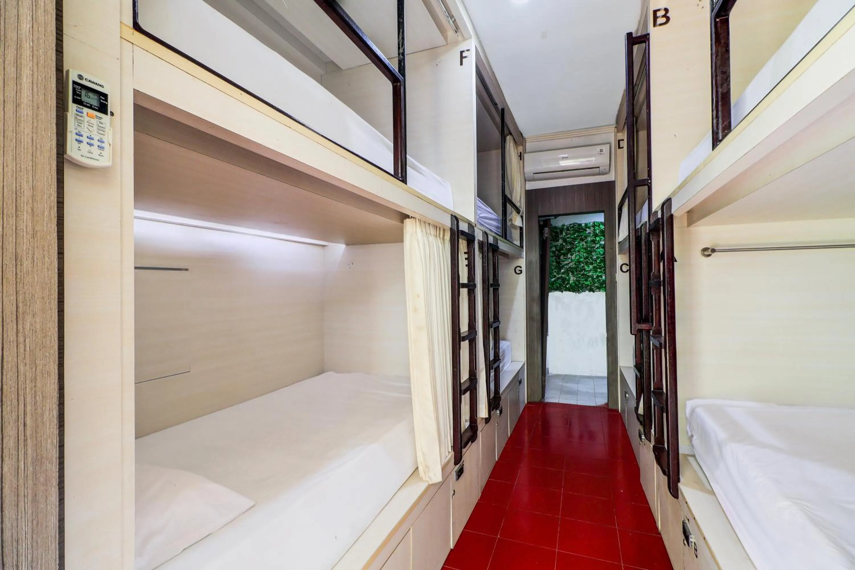 bunk bed, Bed in Super OYO Capital O 93486 Anna Inn Kuta