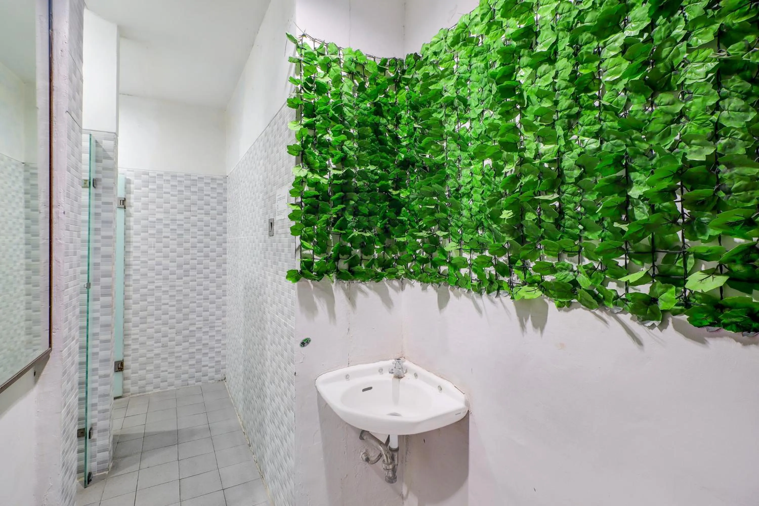 Bathroom in Super OYO Capital O 93486 Anna Inn Kuta