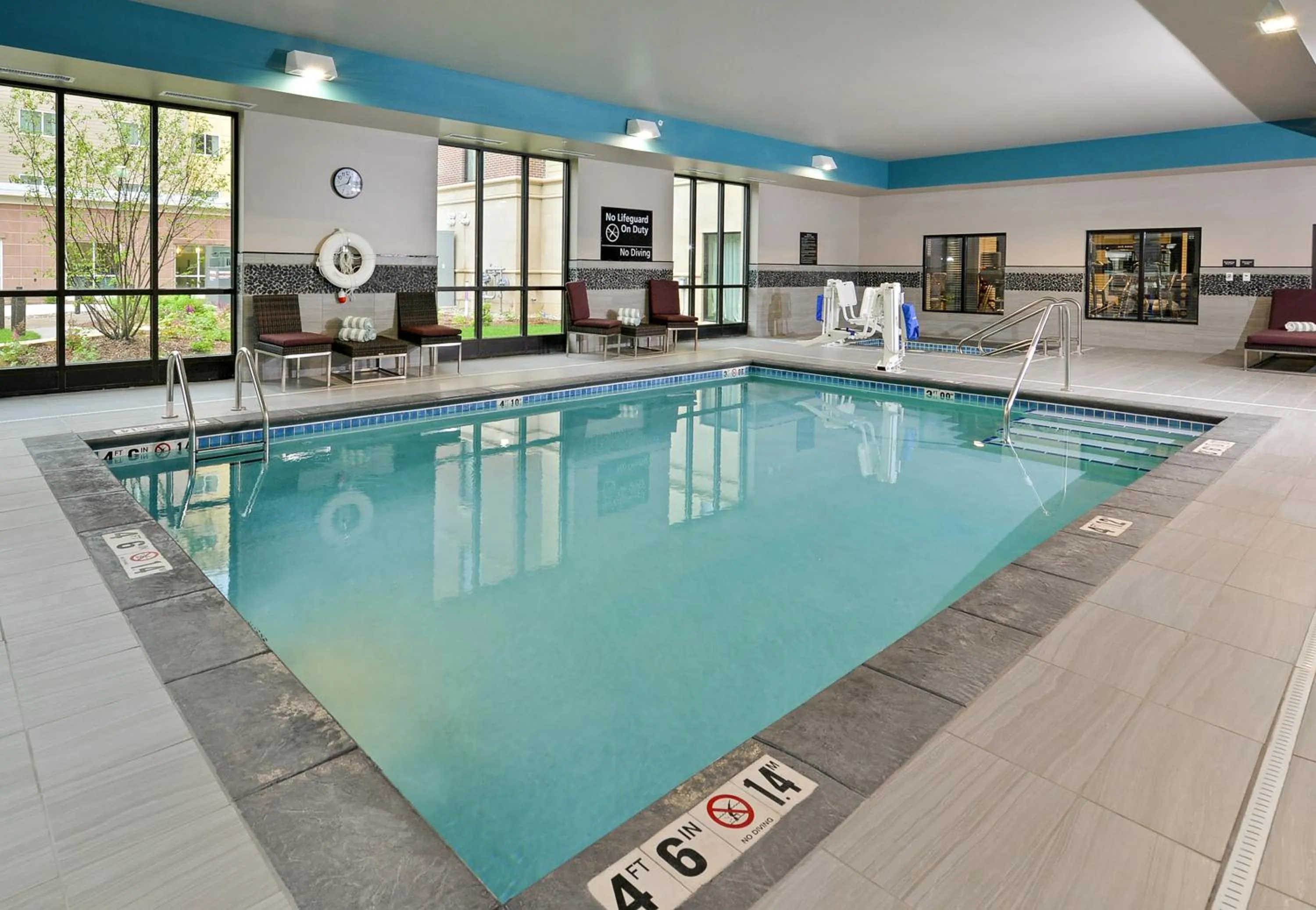 Swimming pool in Hampton Inn & Suites Des Moines Downtown