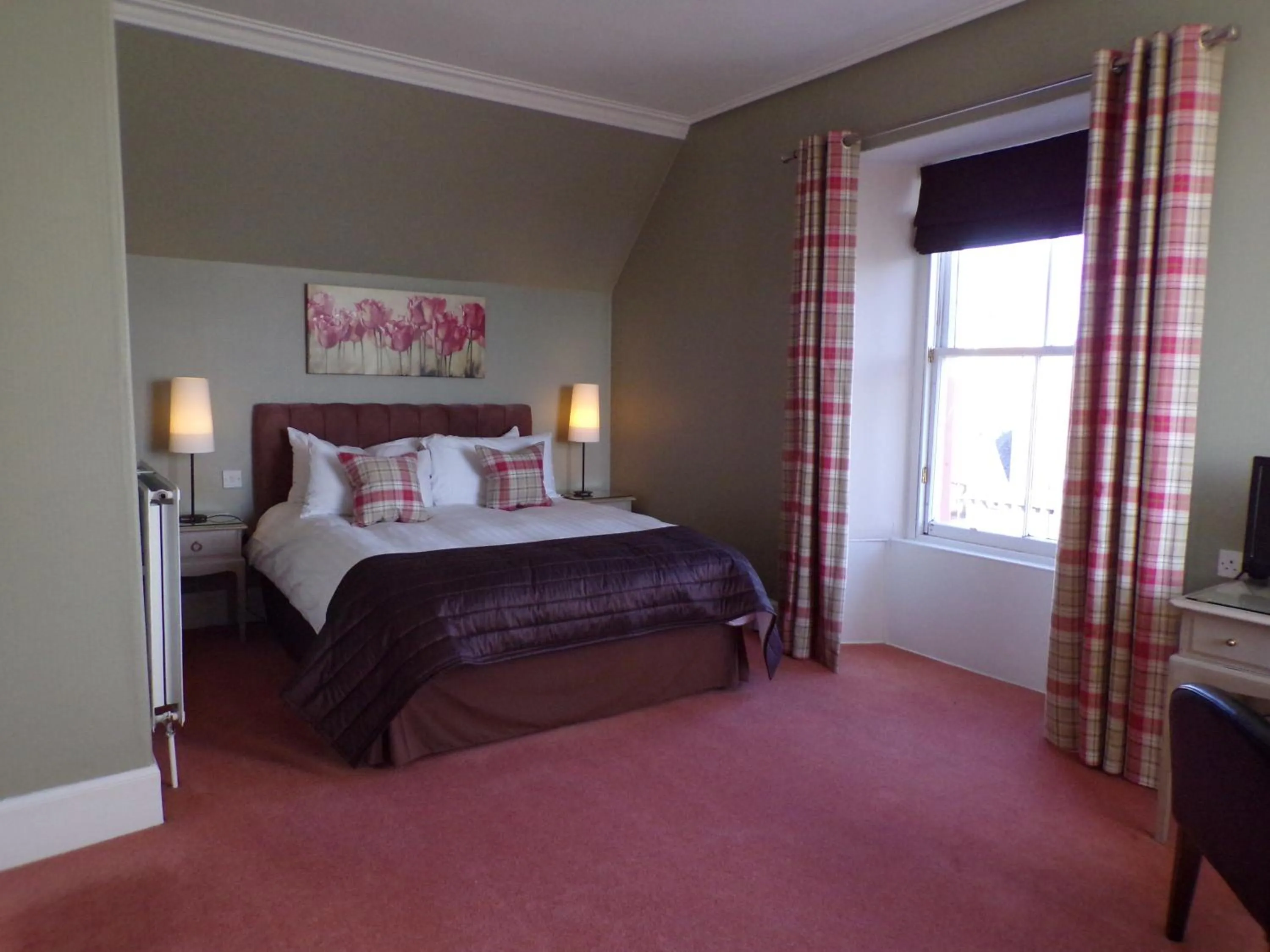 Bed in Shaftesbury Hotel Dundee