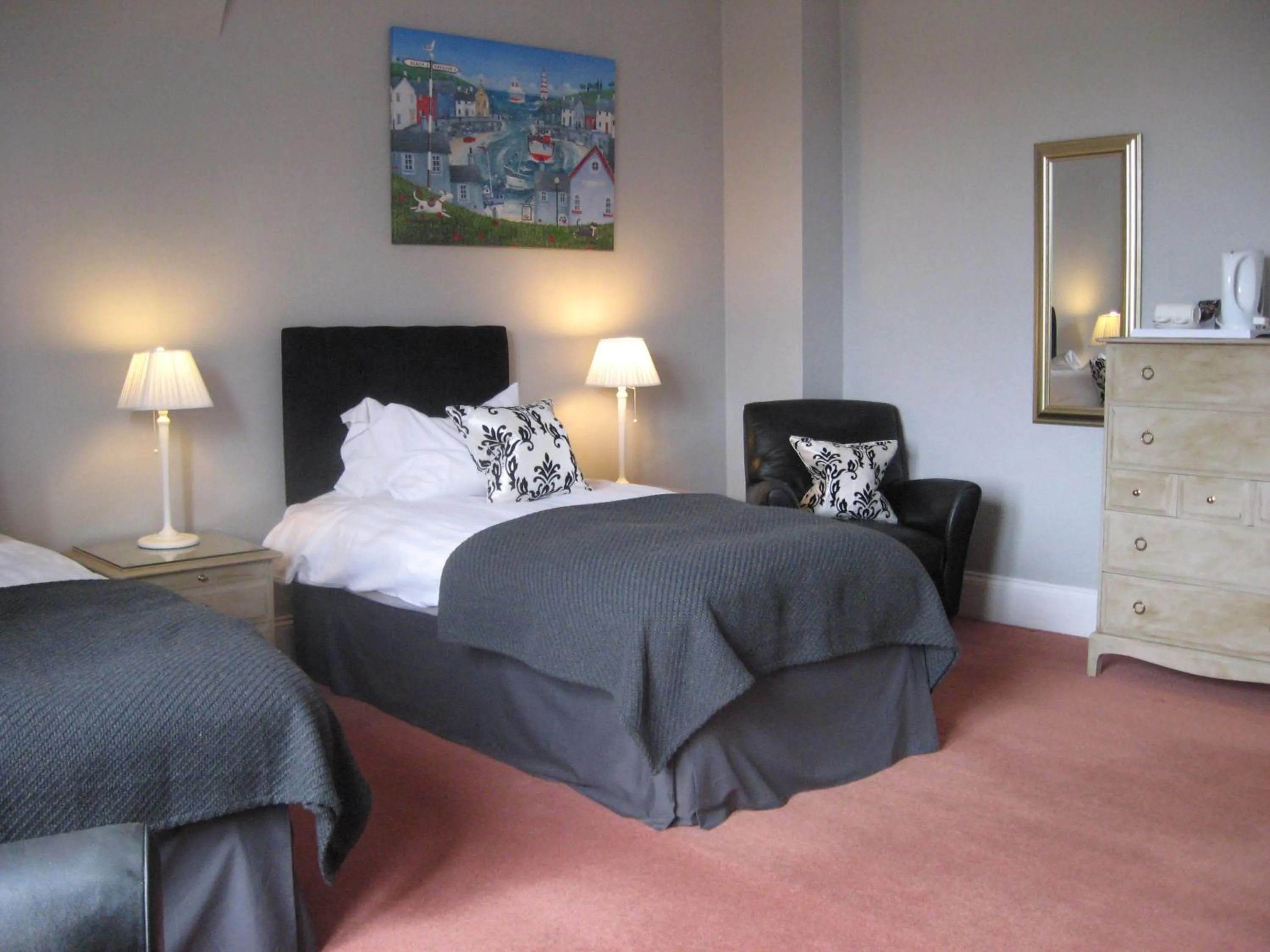 Bed in Shaftesbury Hotel Dundee