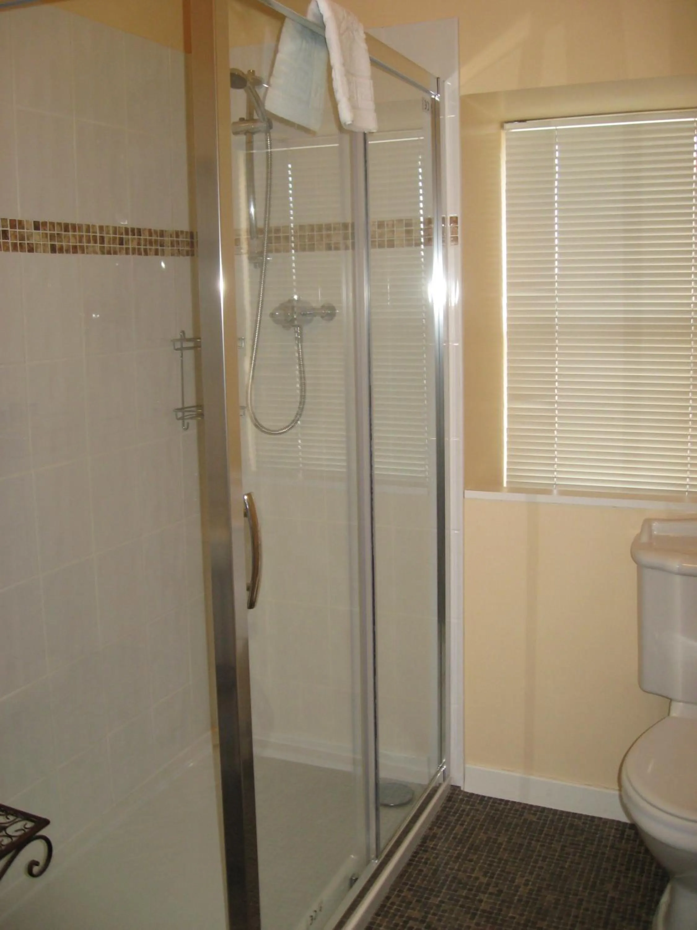 Bathroom in Shaftesbury Hotel Dundee