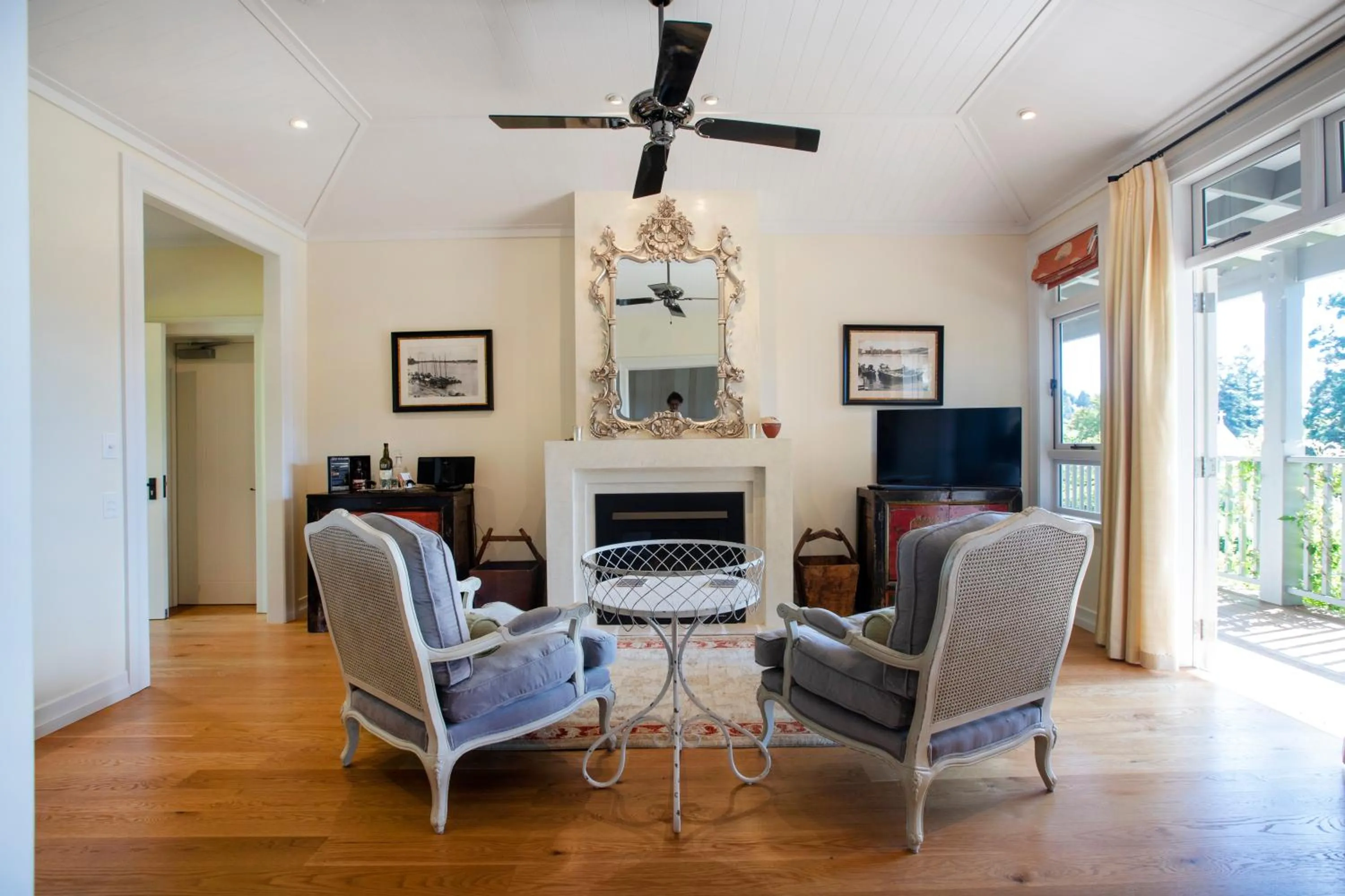 TV and multimedia in Pihopa Retreat