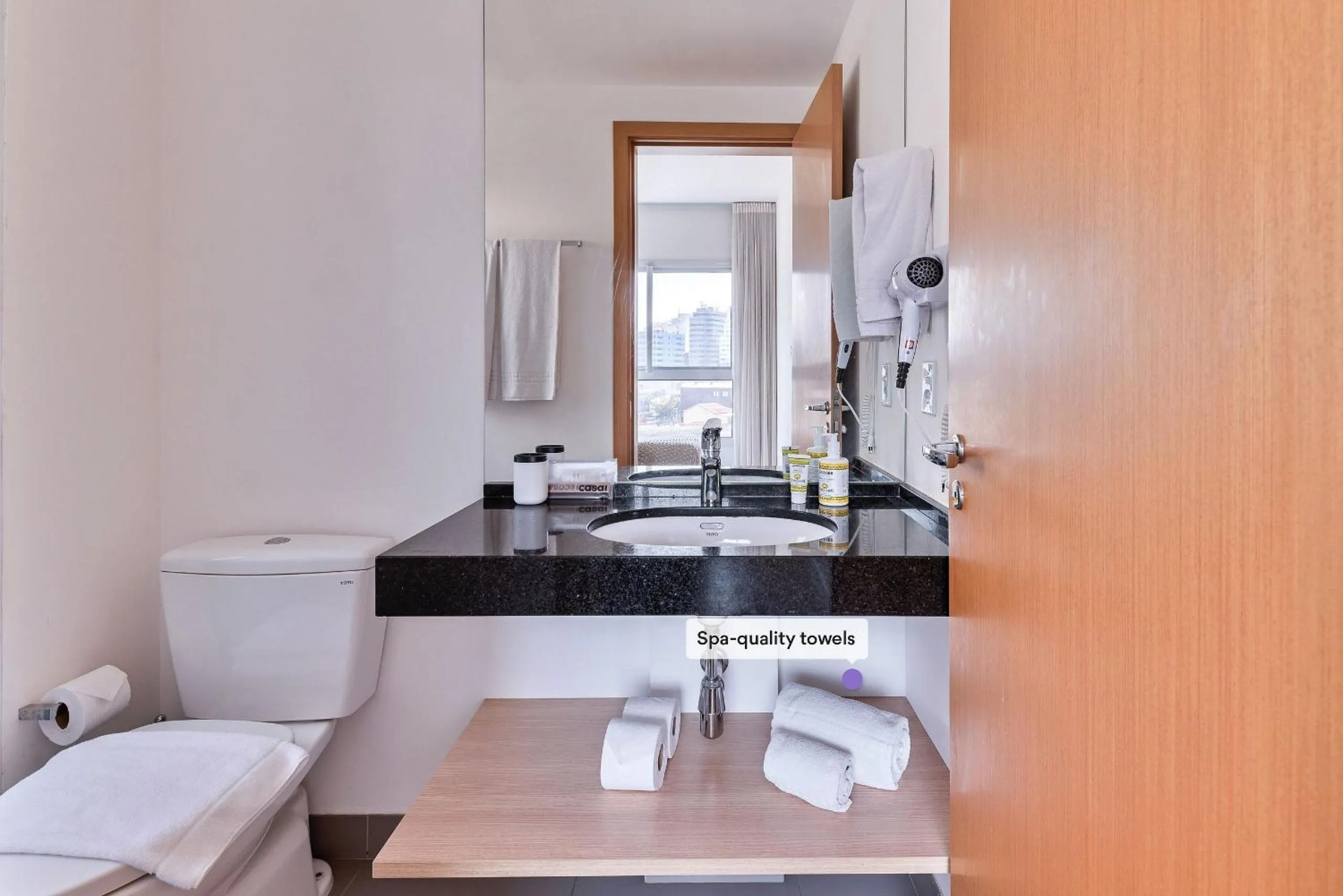 Toilet in Homelike by Viva - Apartamentos completos em Pinheiros a uma quadra da Faria Lima