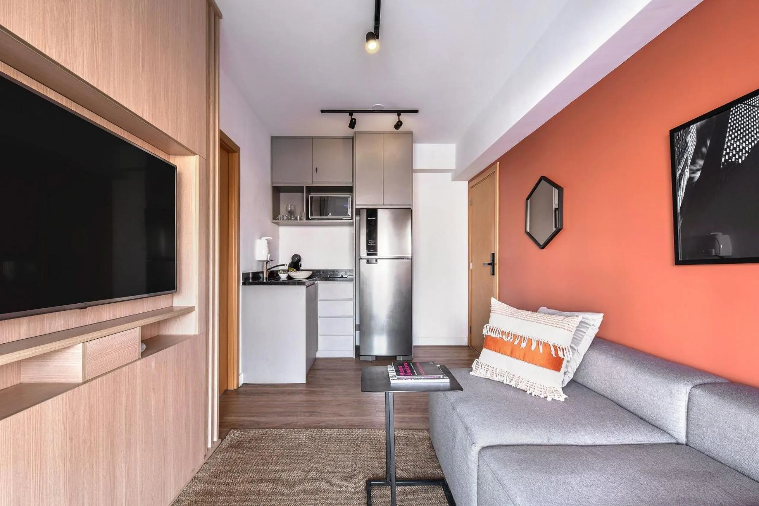 Communal lounge/ TV room in Homelike by Viva - Apartamentos completos em Pinheiros a uma quadra da Faria Lima