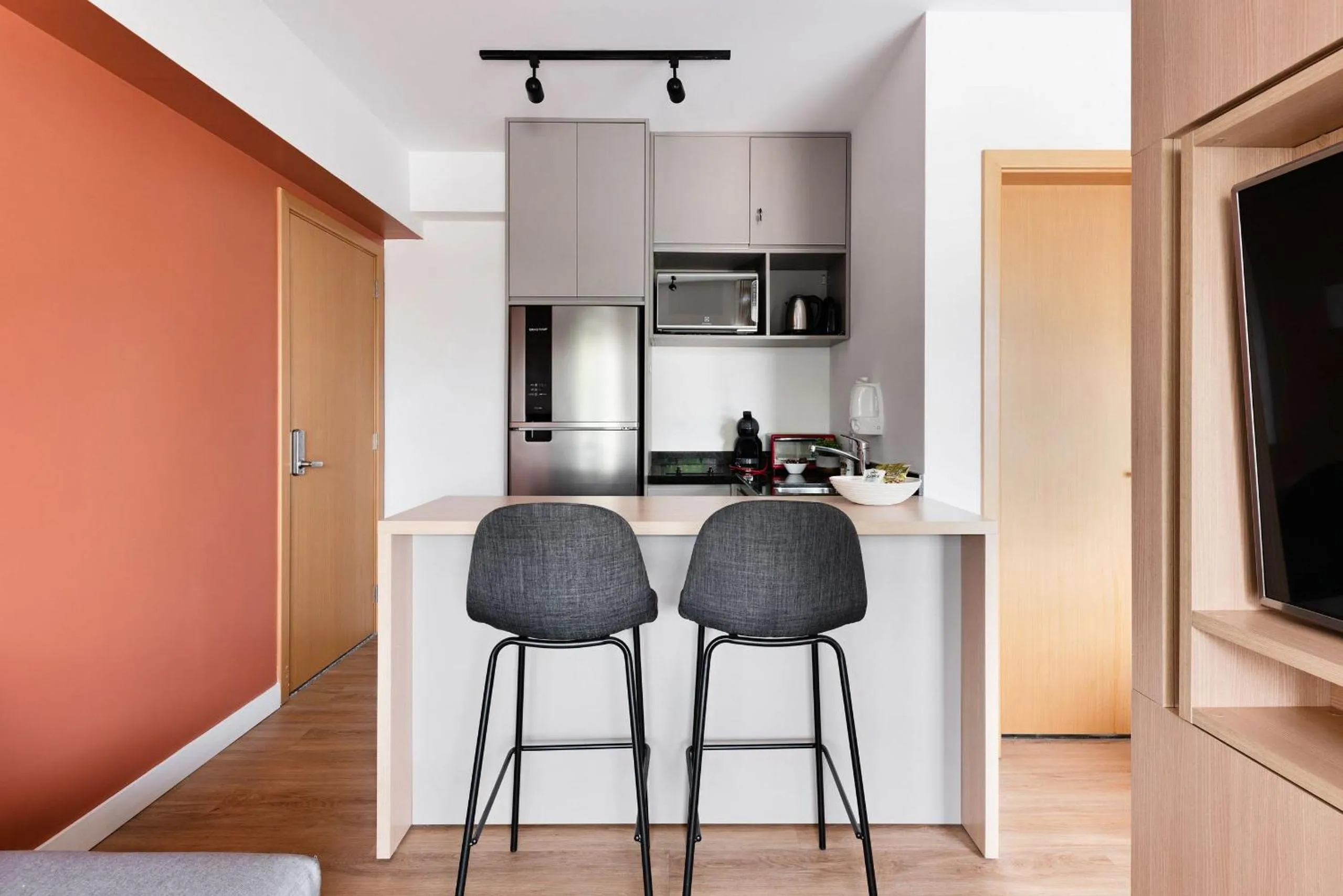 Seating area in Homelike by Viva - Apartamentos completos em Pinheiros a uma quadra da Faria Lima