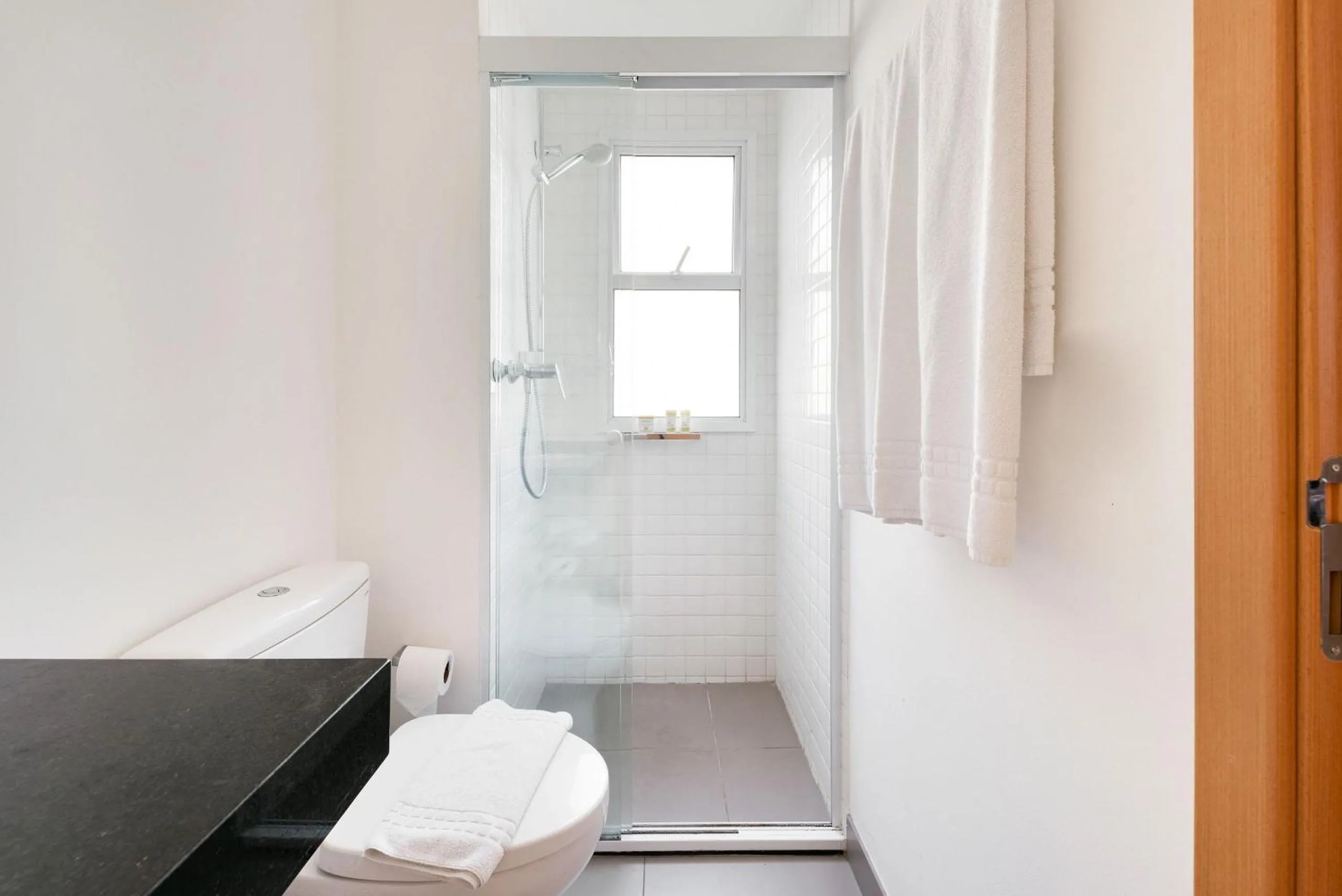 Shower in Homelike by Viva - Apartamentos completos em Pinheiros a uma quadra da Faria Lima