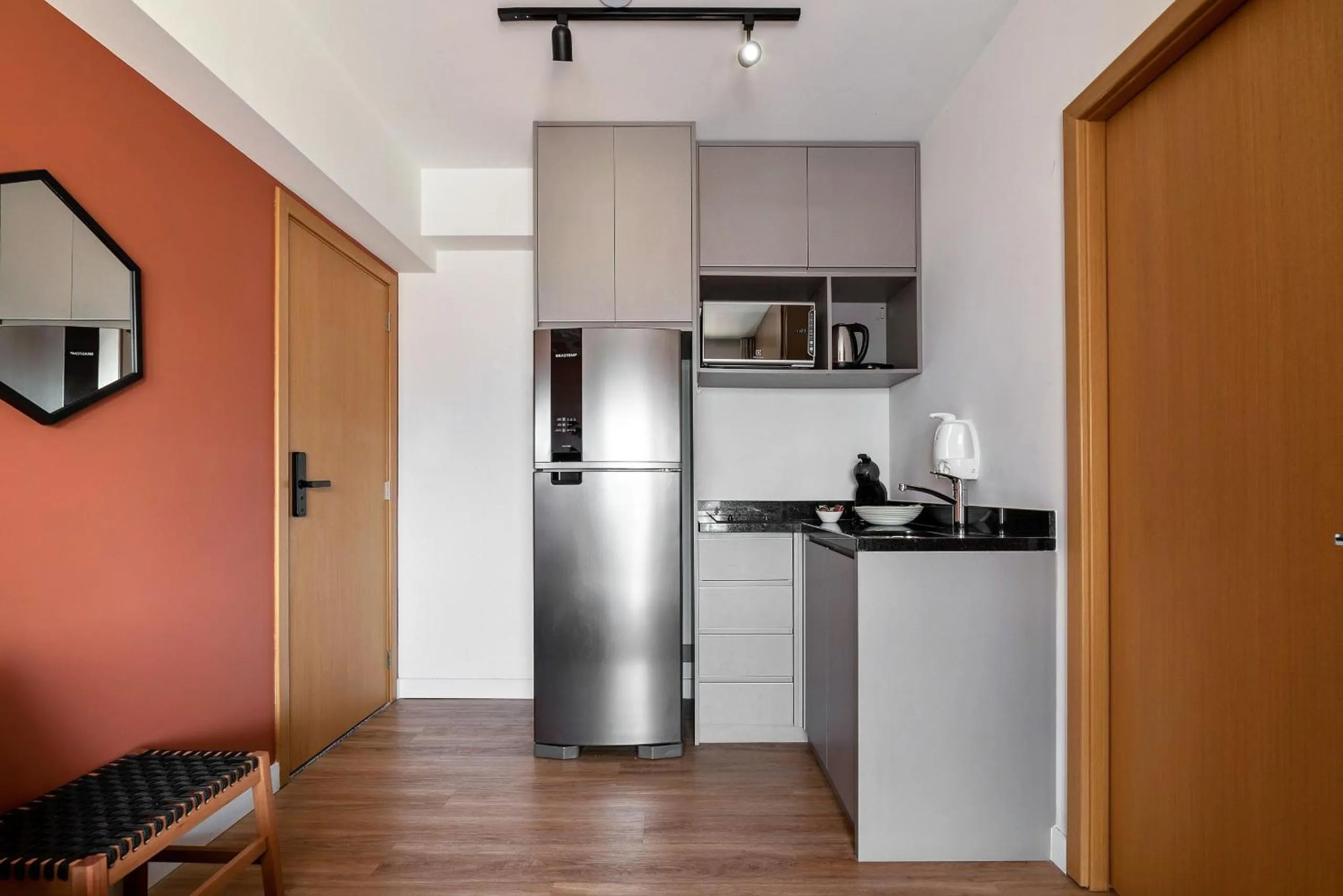 Kitchen or kitchenette in Homelike by Viva - Apartamentos completos em Pinheiros a uma quadra da Faria Lima