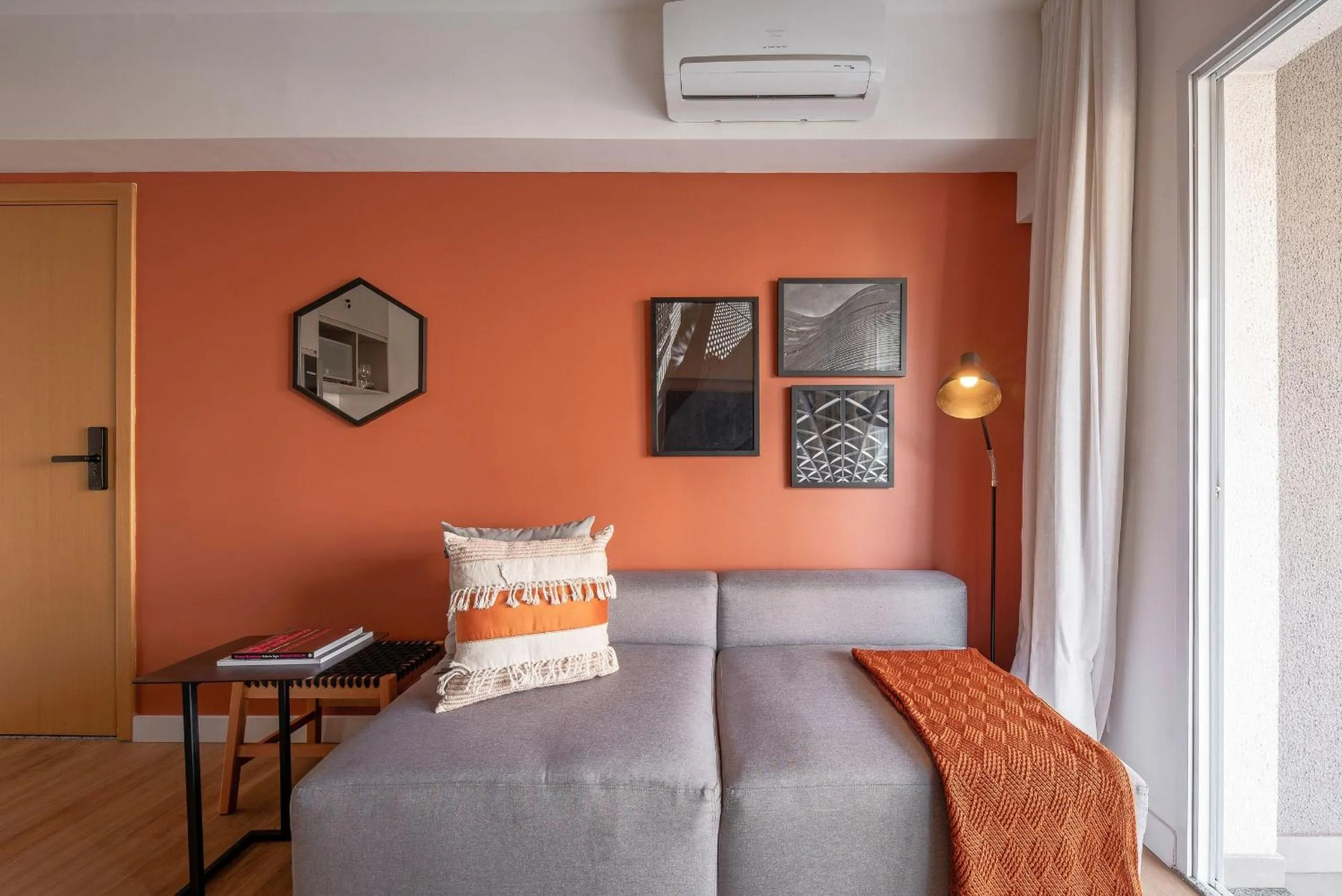 Photo of the whole room in Homelike by Viva - Apartamentos completos em Pinheiros a uma quadra da Faria Lima
