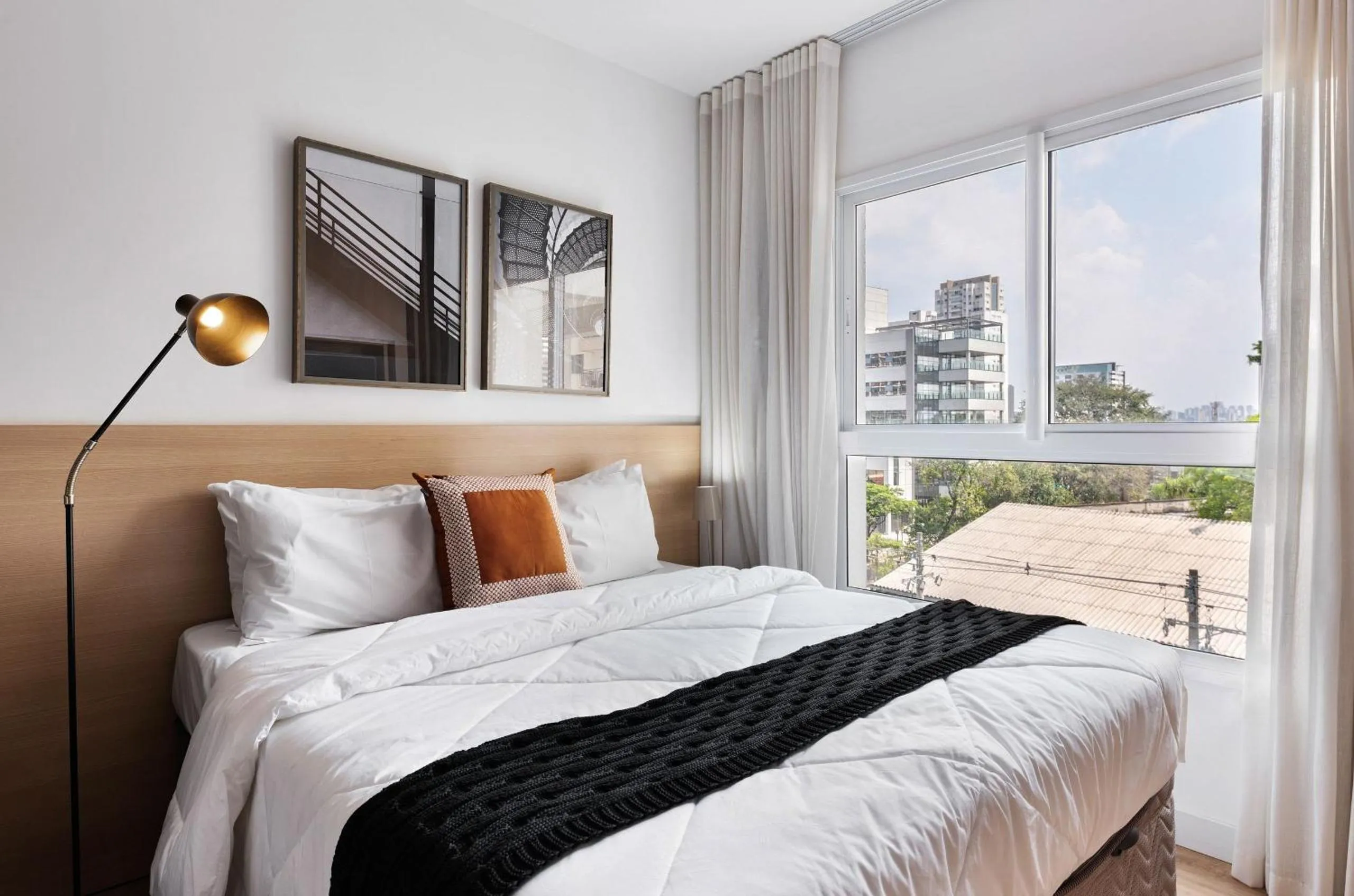 TV and multimedia, Bed in Homelike by Viva - Apartamentos completos em Pinheiros a uma quadra da Faria Lima