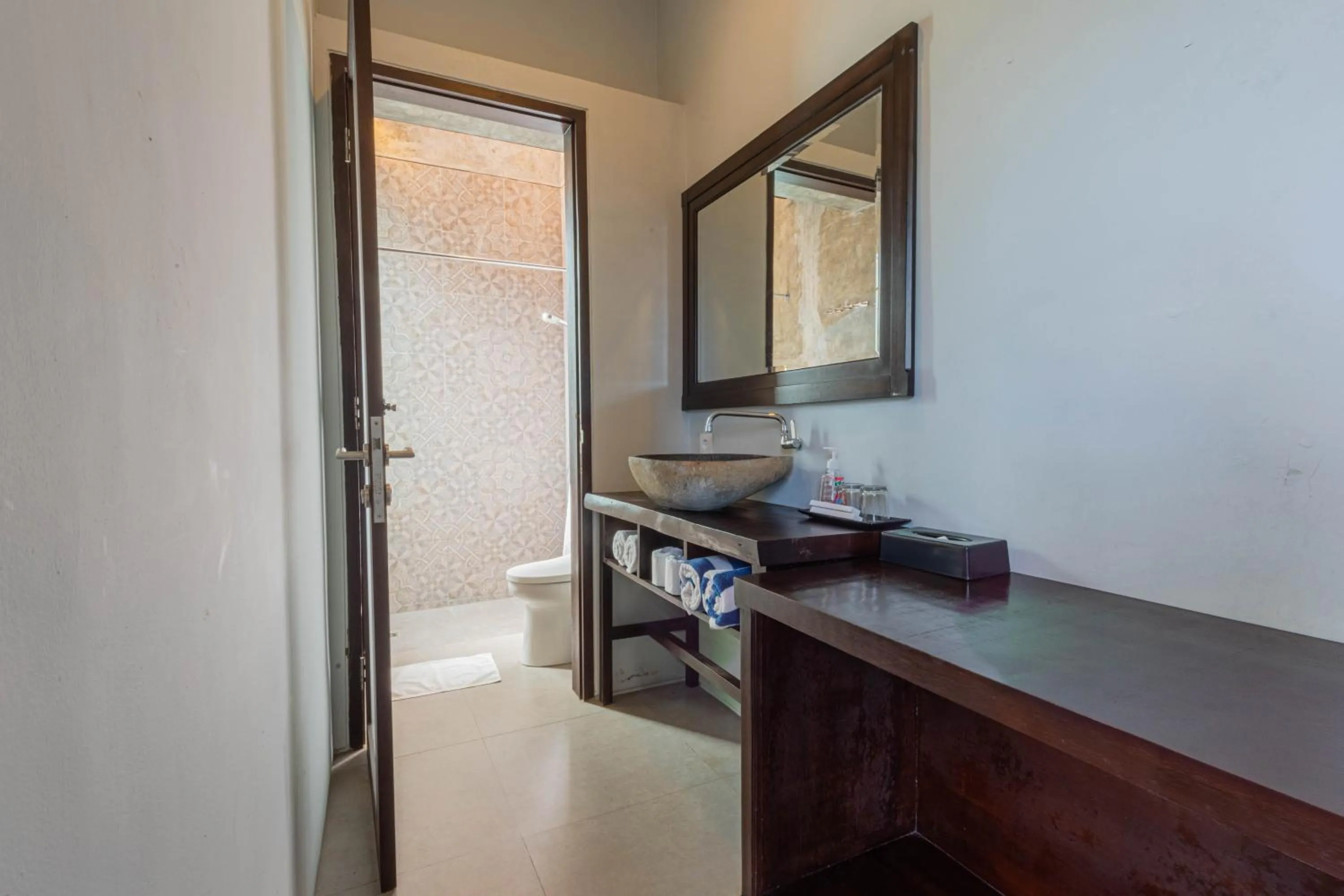 Toilet in ME Villa Pererenan