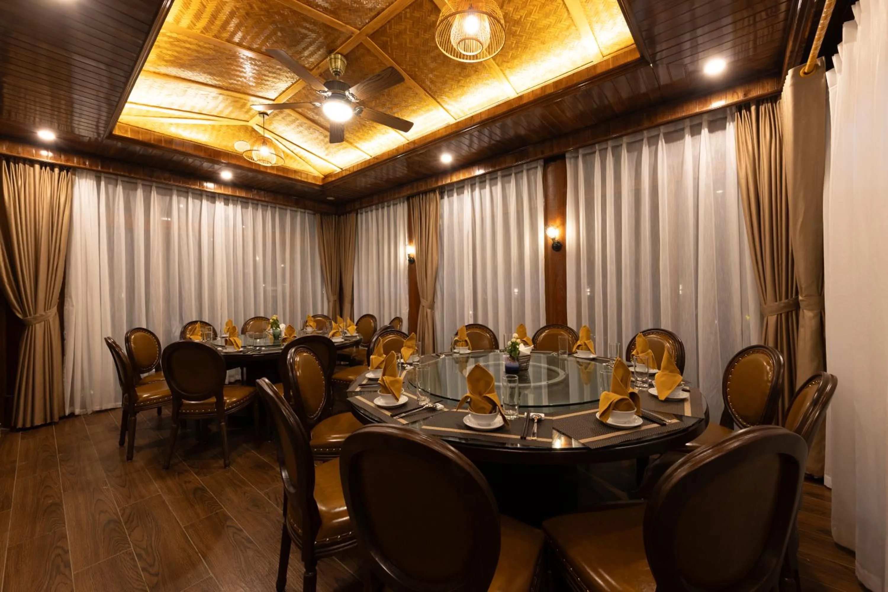 Restaurant/places to eat in Athena Premier Resort Ninh Bình