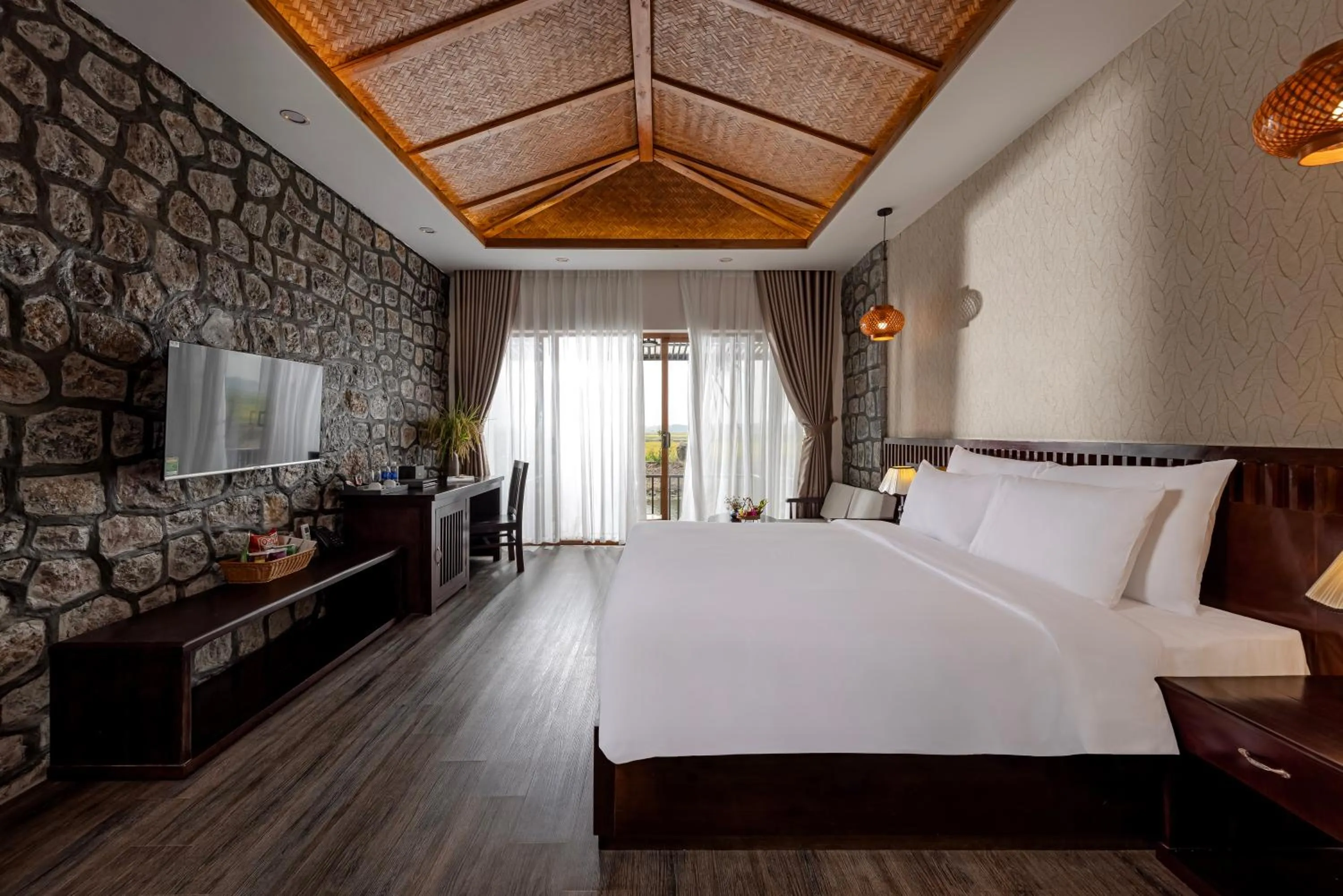 Bed in Athena Premier Resort Ninh Bình