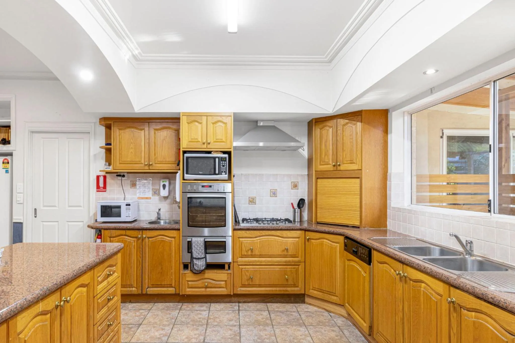 Inn The Tuarts Guest Lodge