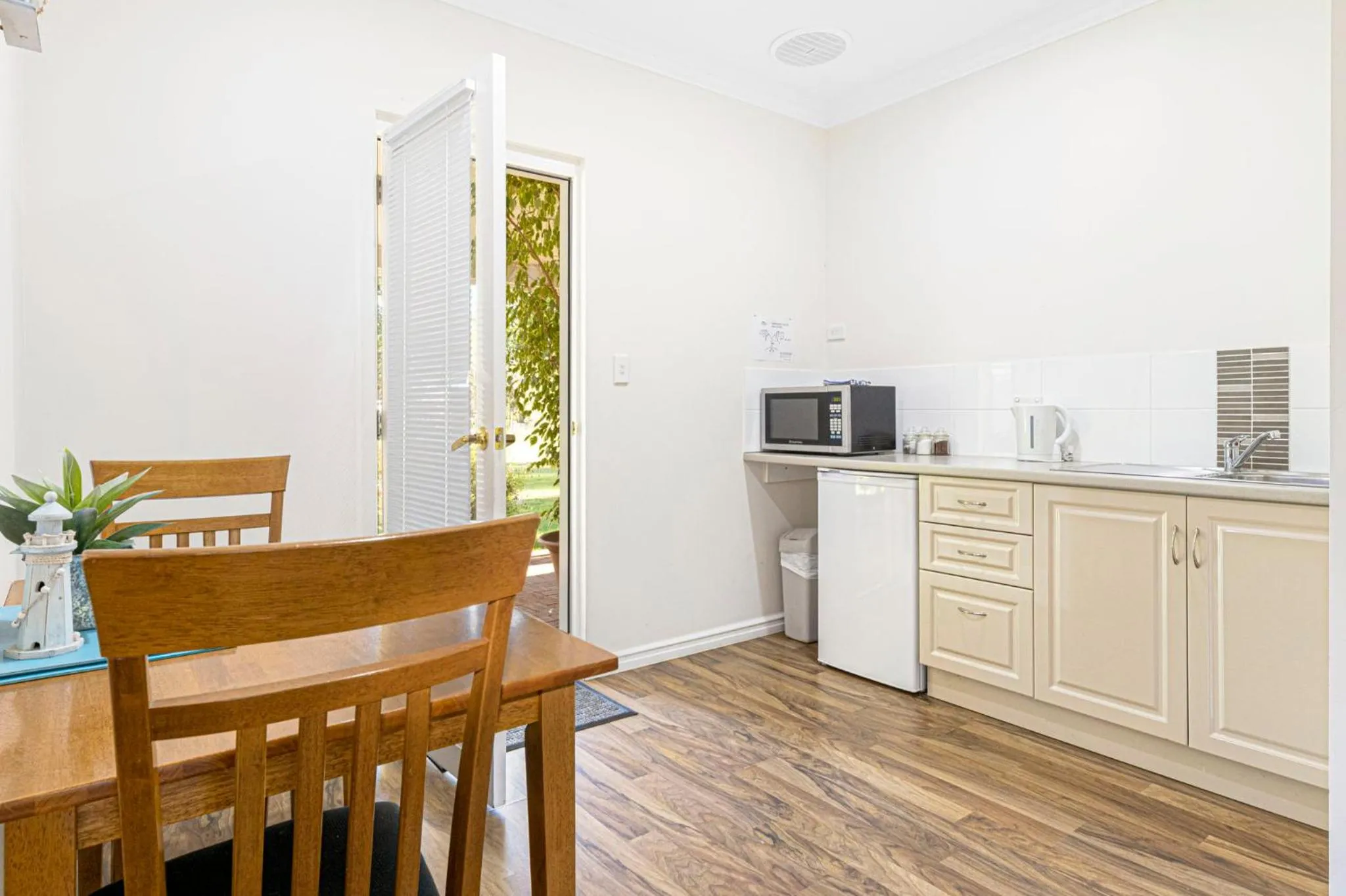 Inn The Tuarts Guest Lodge