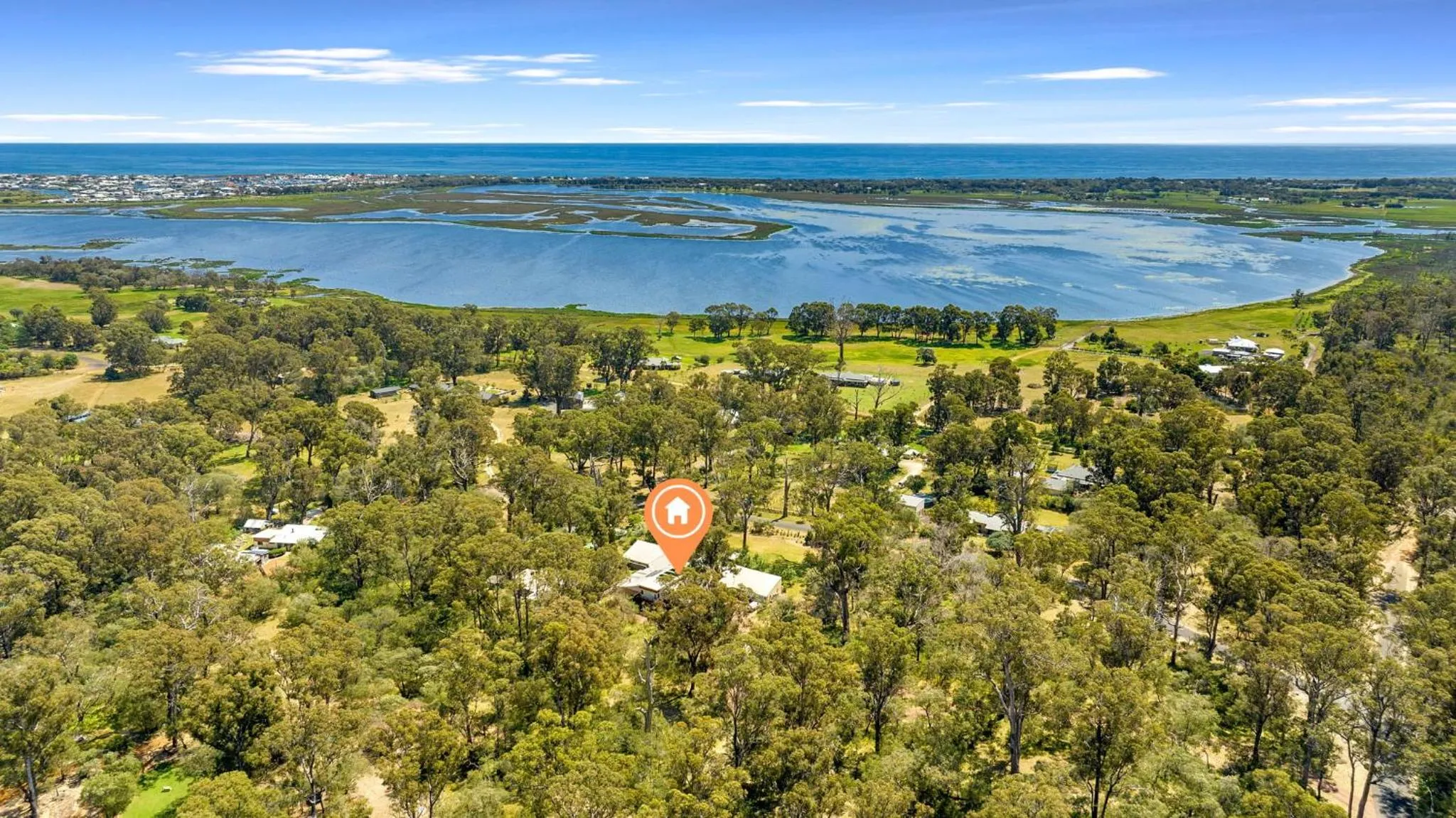 Inn The Tuarts Guest Lodge