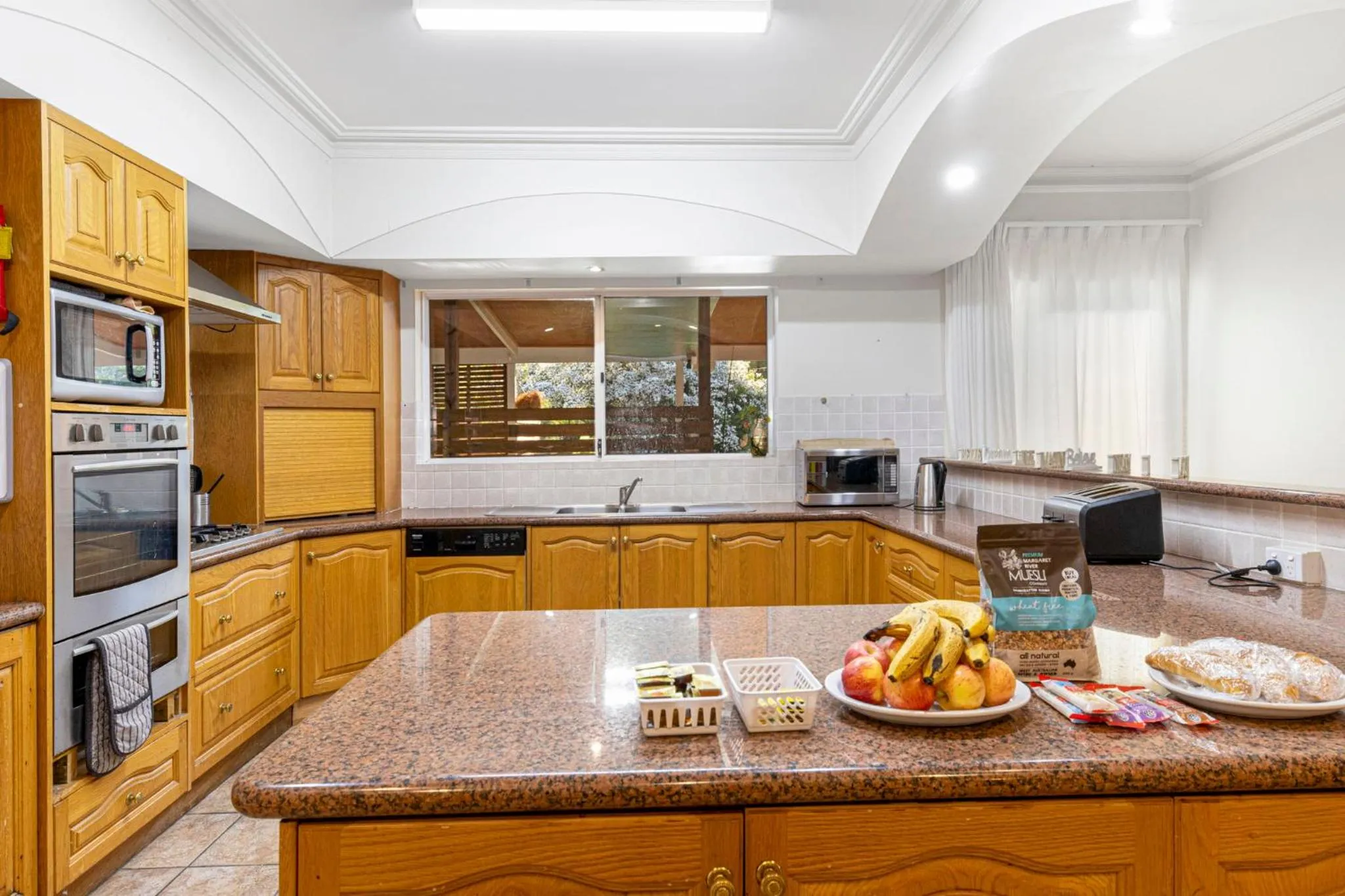 Inn The Tuarts Guest Lodge