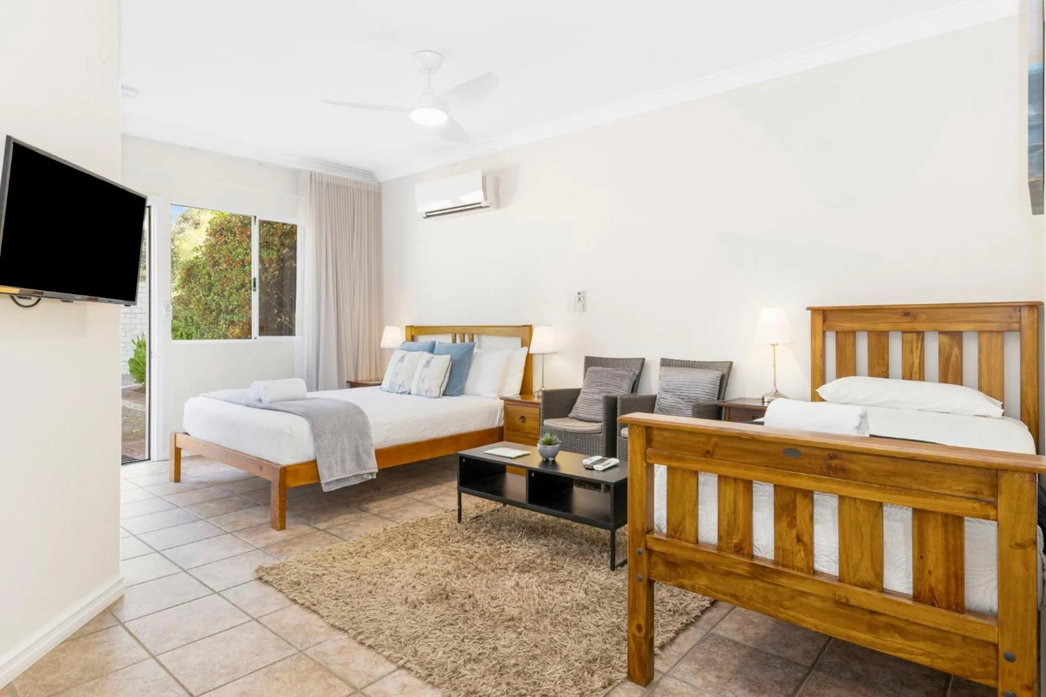 Bed in Inn The Tuarts Guest Lodge