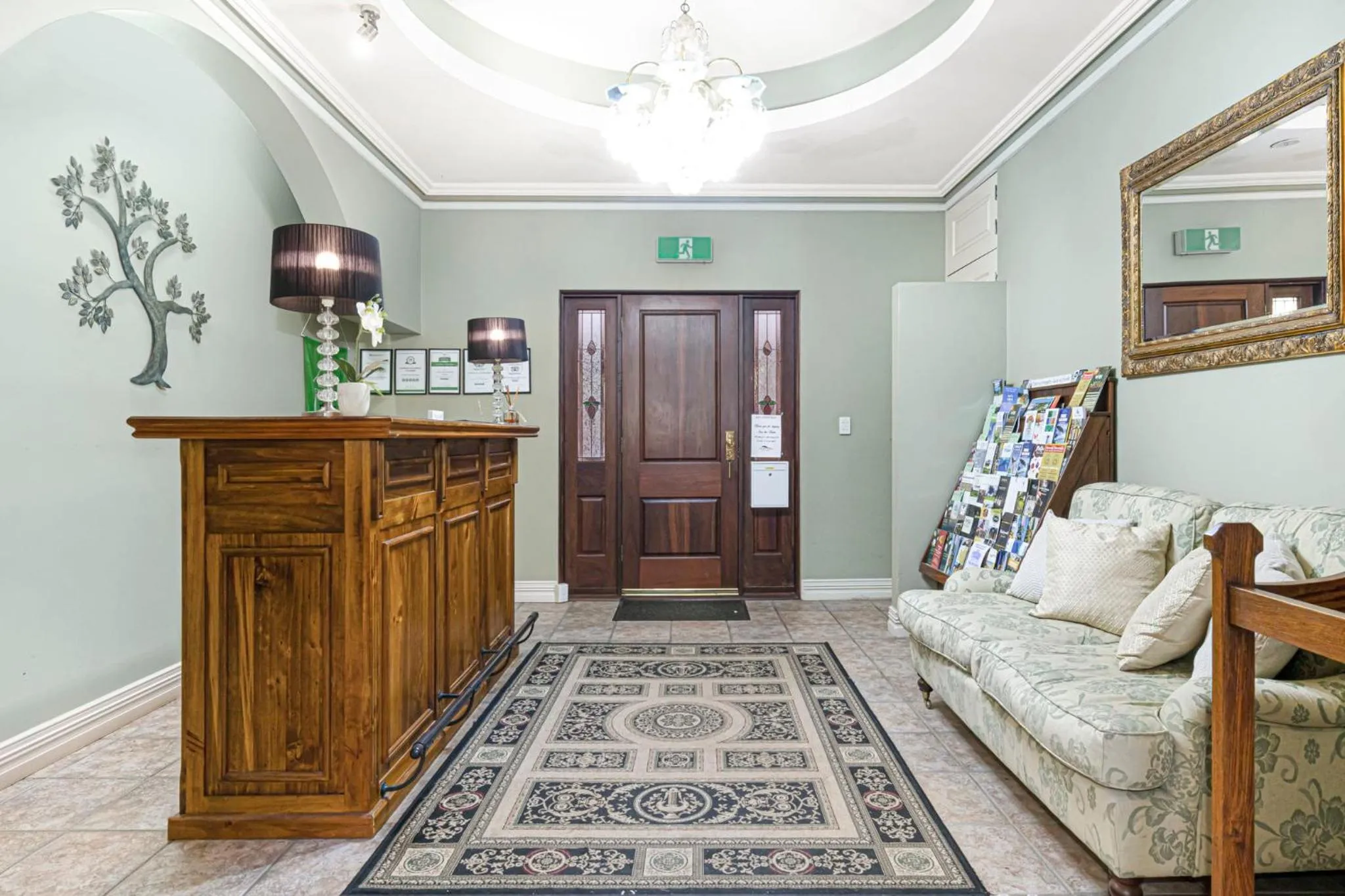 Inn The Tuarts Guest Lodge