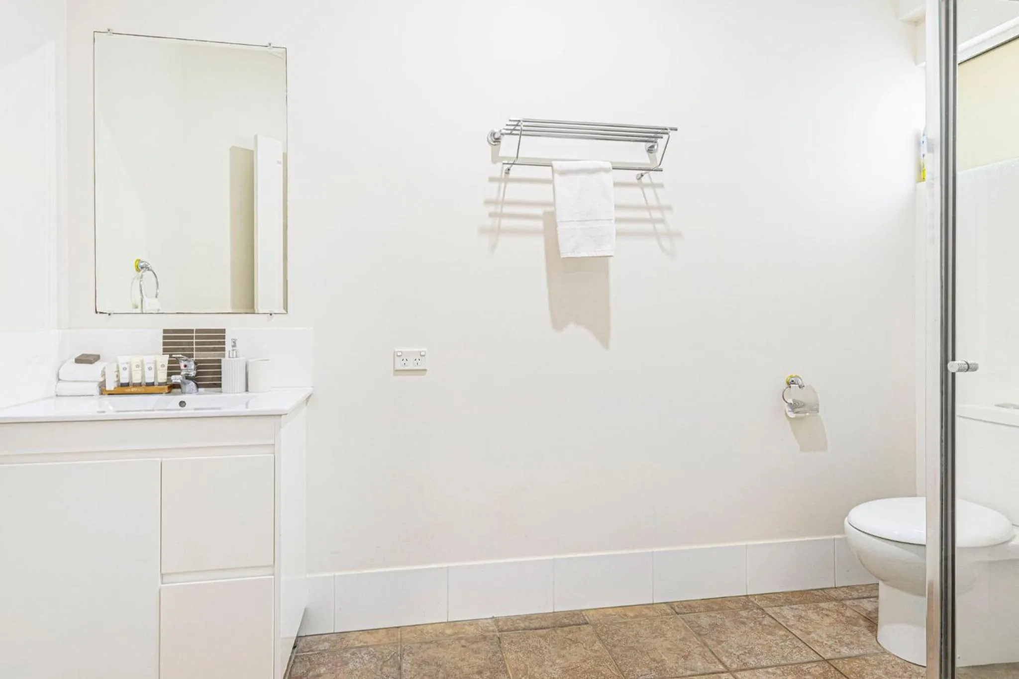 Inn The Tuarts Guest Lodge