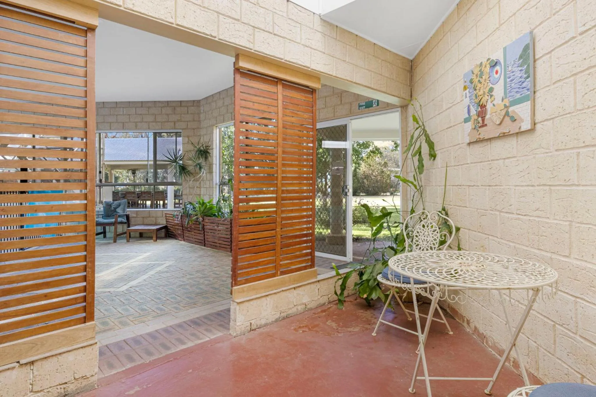 Inn The Tuarts Guest Lodge