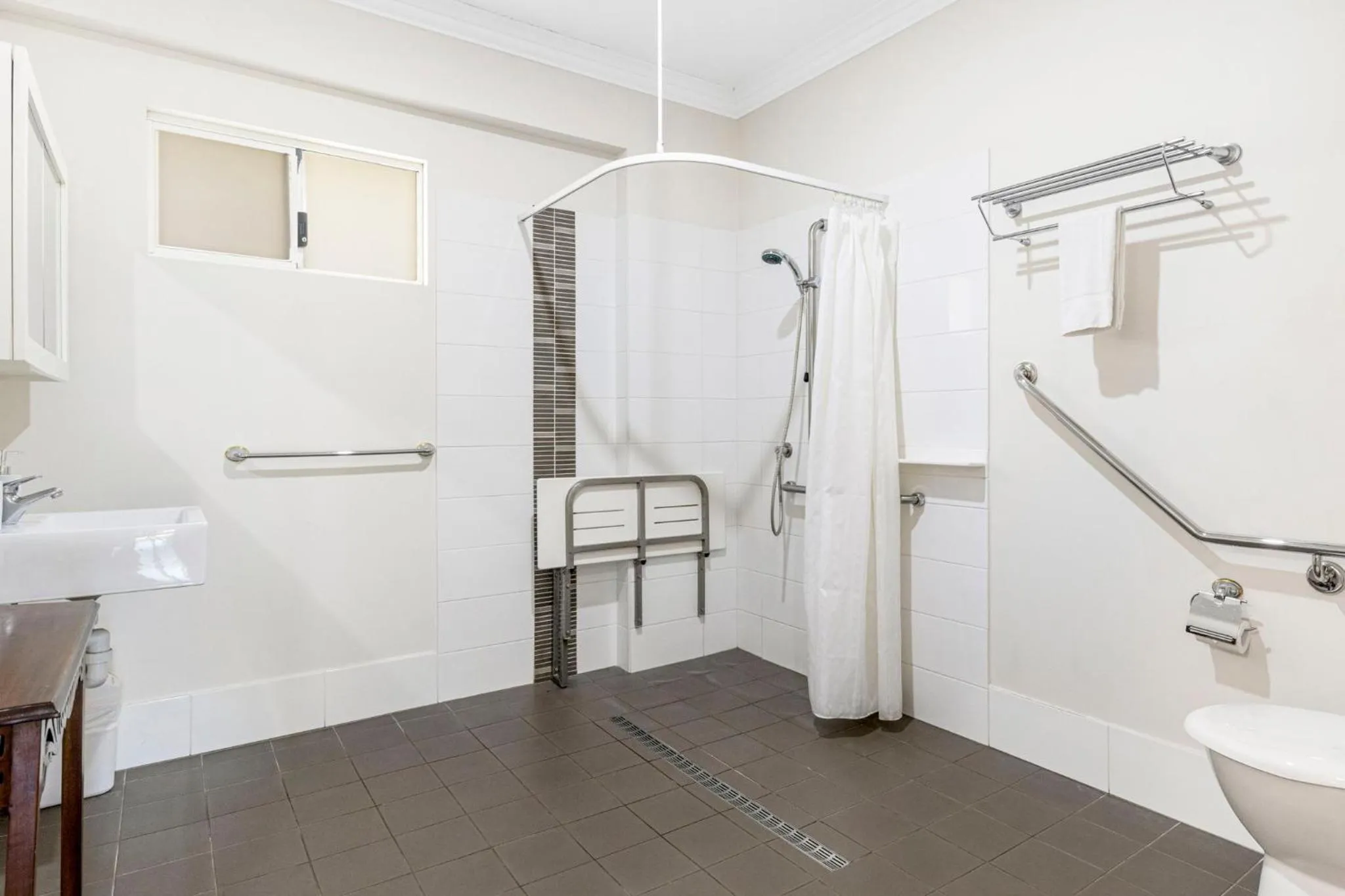 Inn The Tuarts Guest Lodge