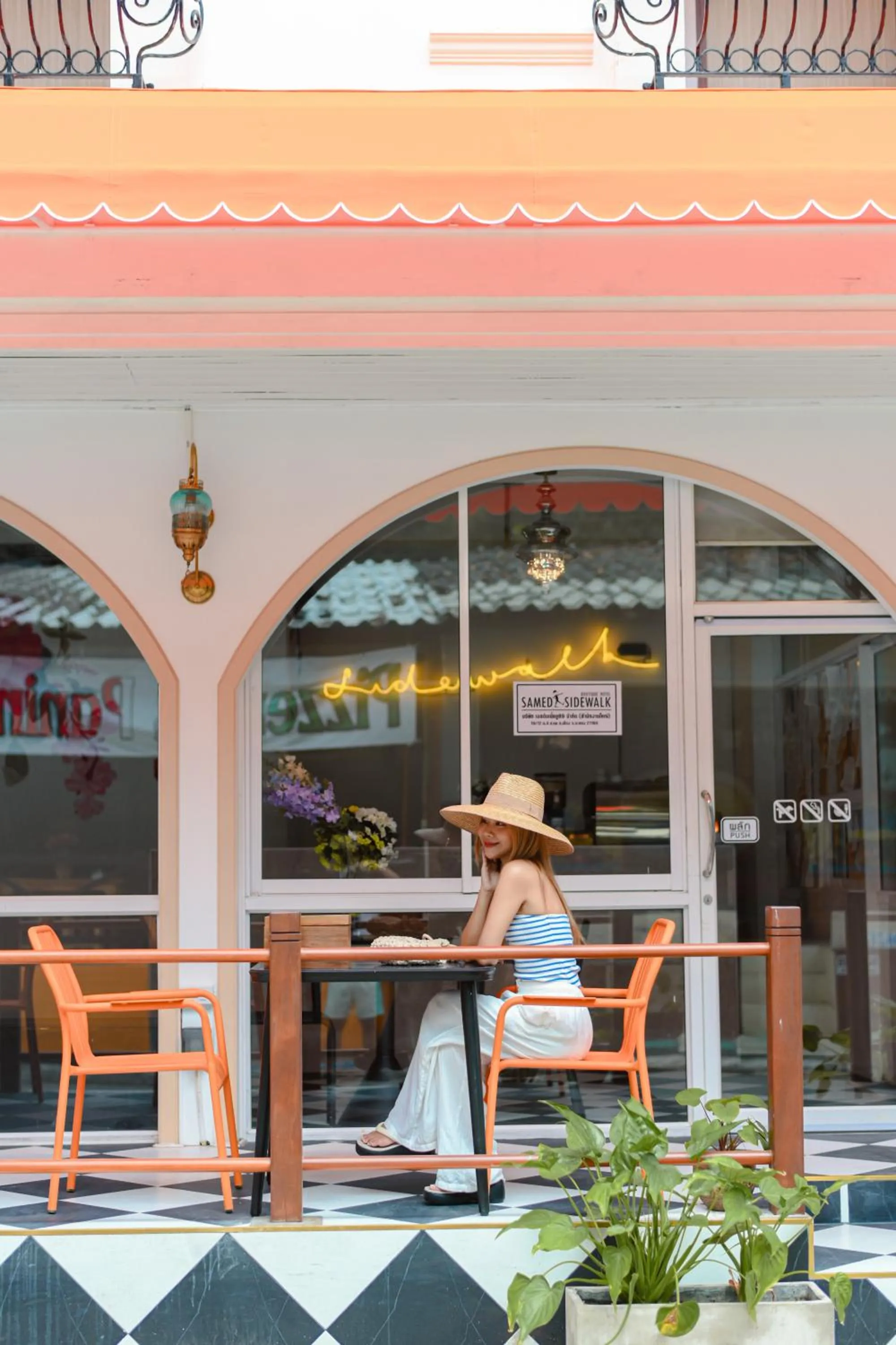 Sidewalk Boutique Hotel