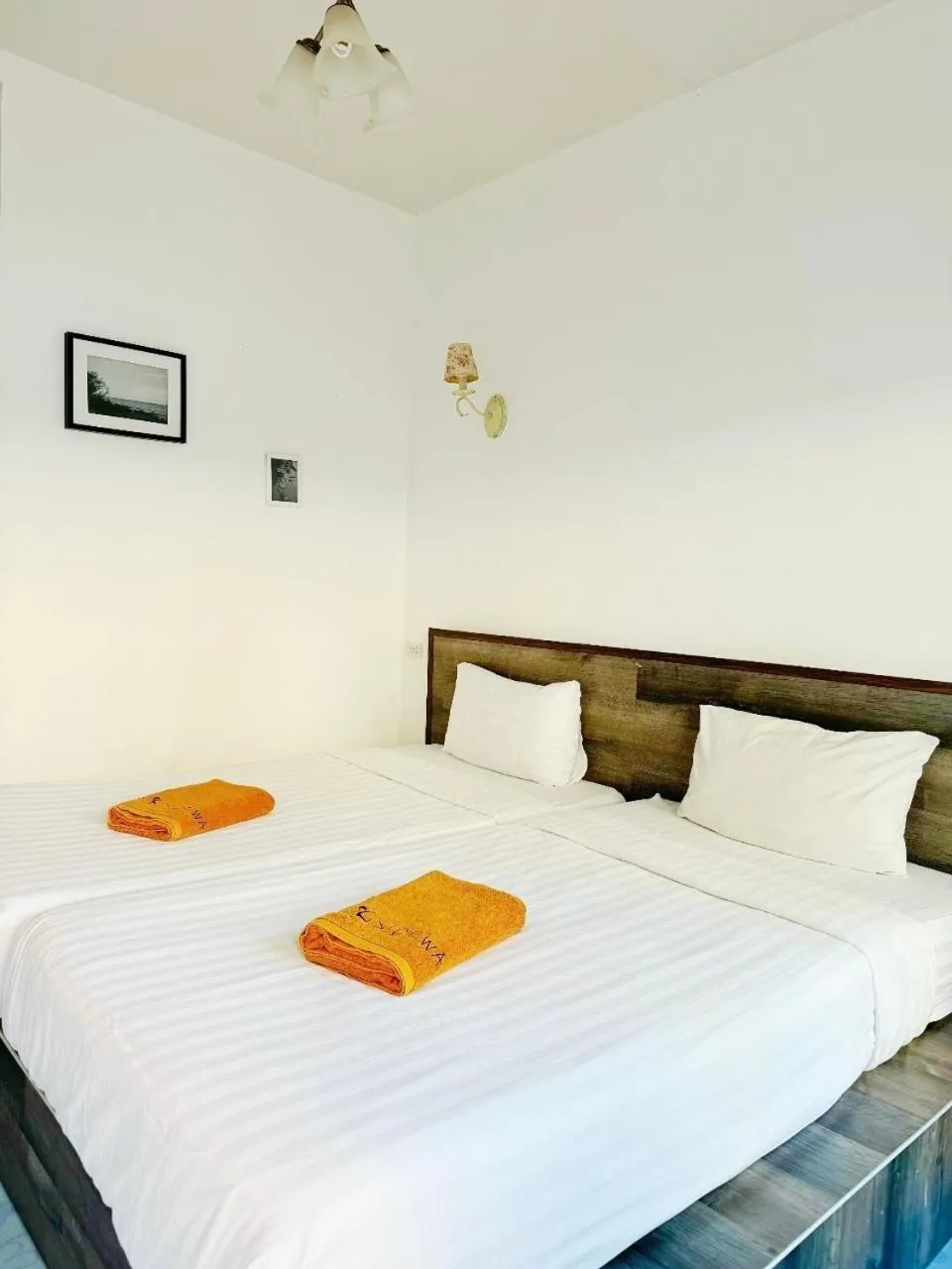 Bedroom, Bed in Sidewalk Boutique Hotel