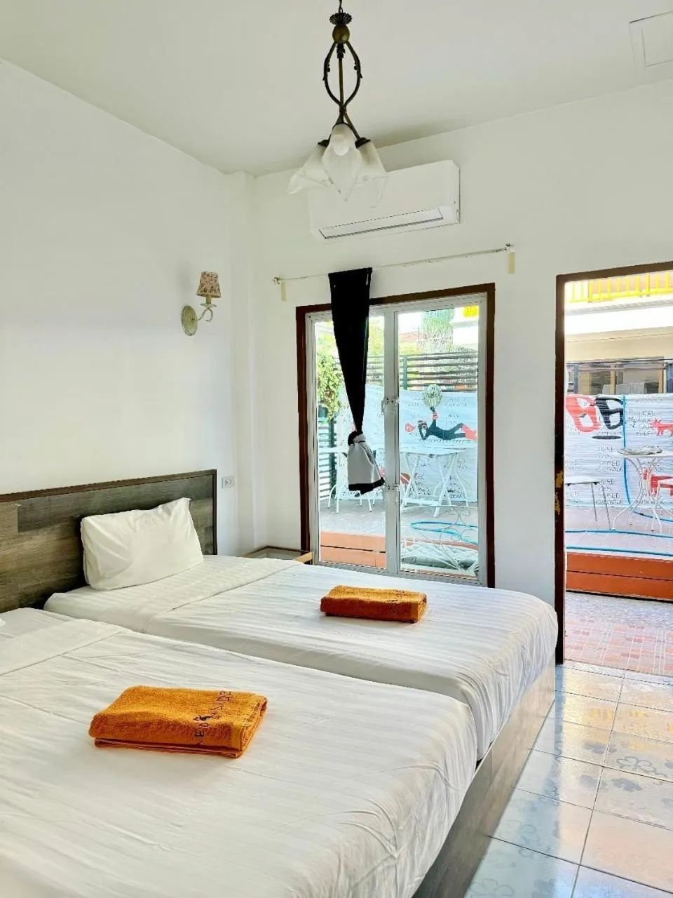 Bedroom, Bed in Sidewalk Boutique Hotel