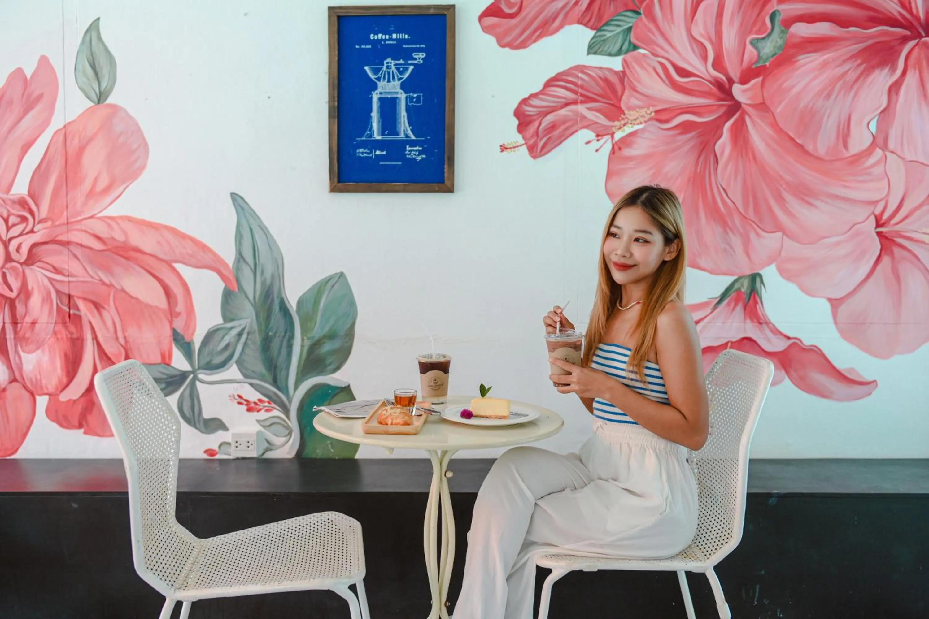 Restaurant/places to eat in Sidewalk Boutique Hotel