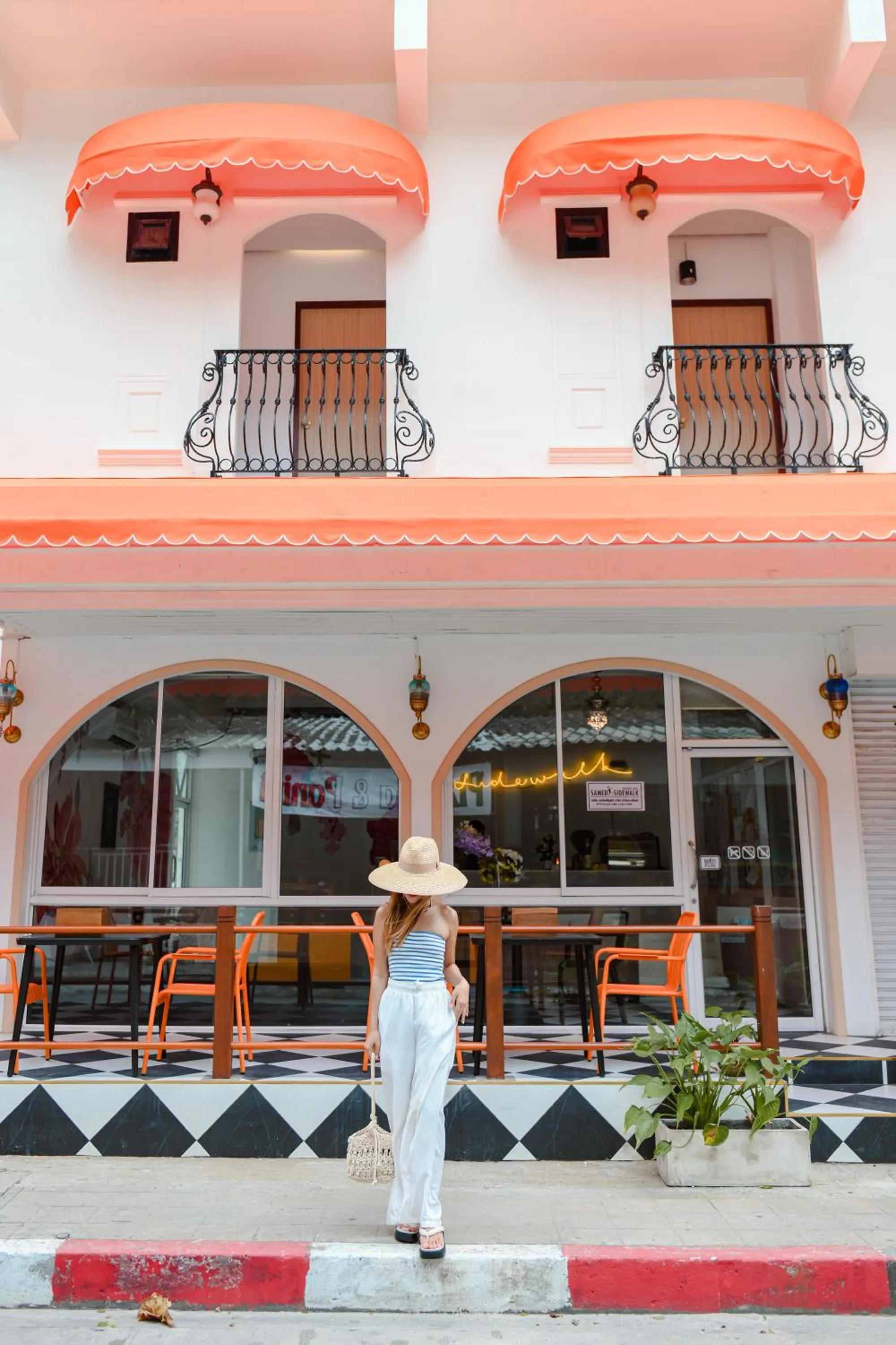 Sidewalk Boutique Hotel