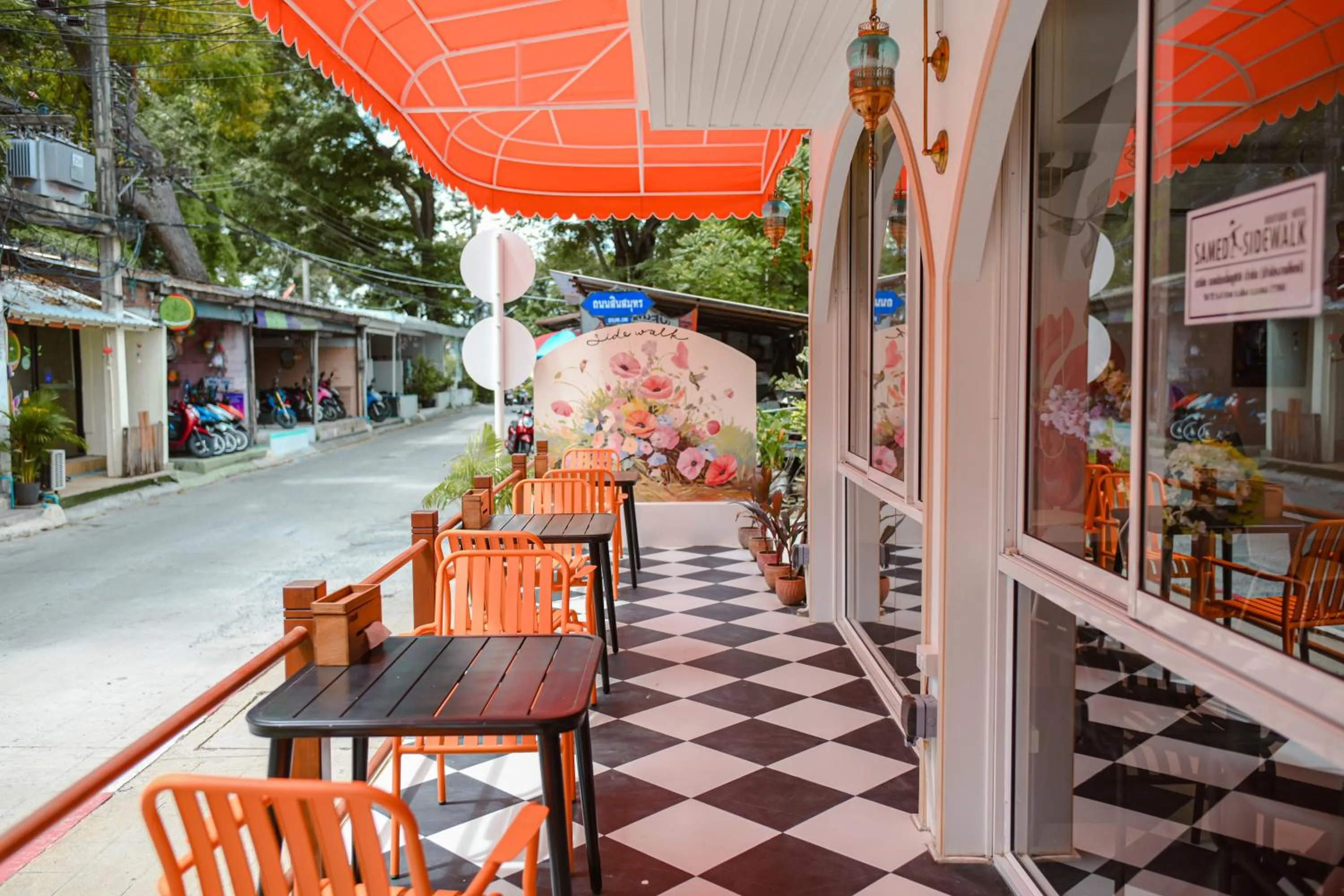 Sidewalk Boutique Hotel