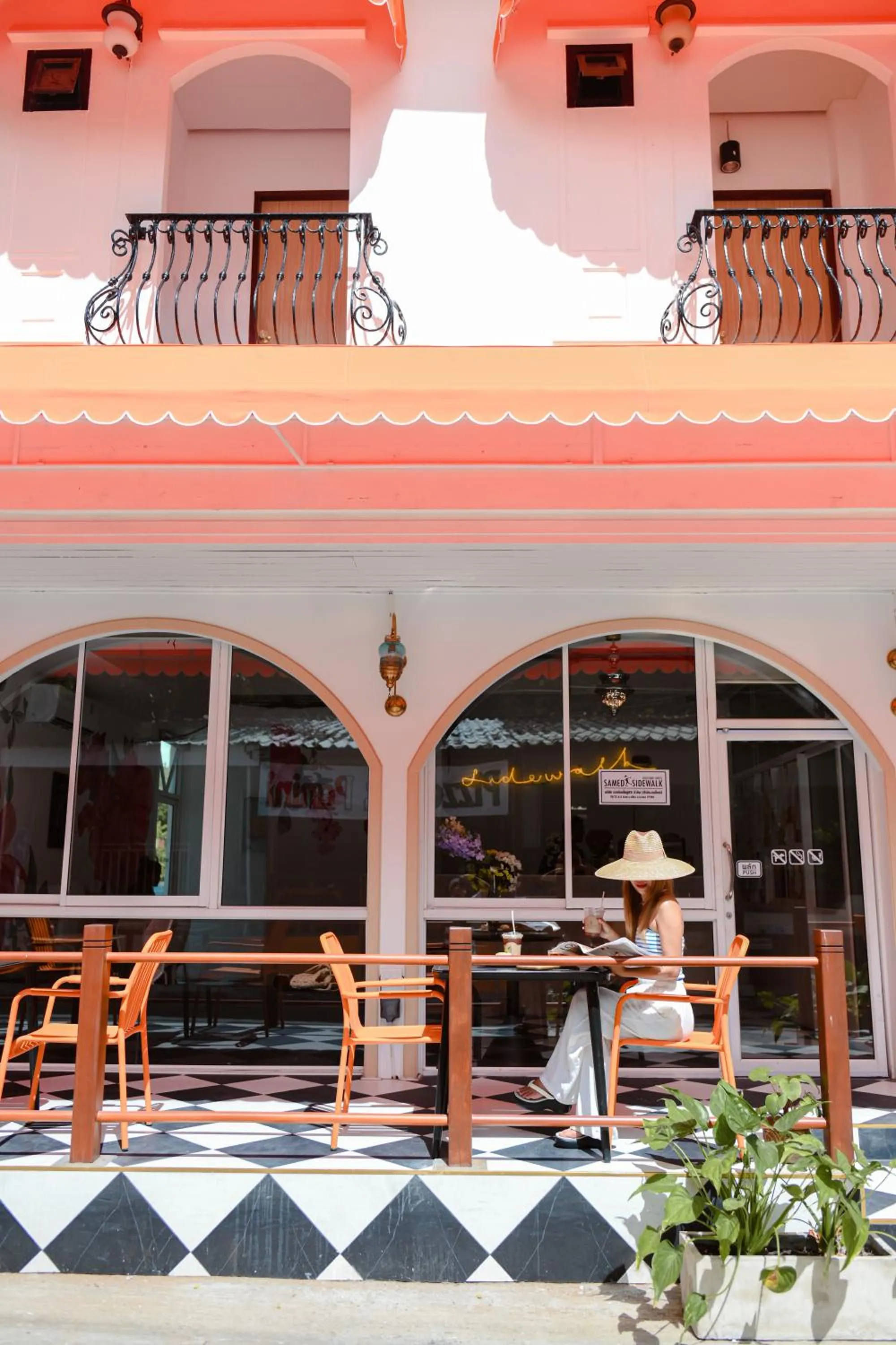 Sidewalk Boutique Hotel