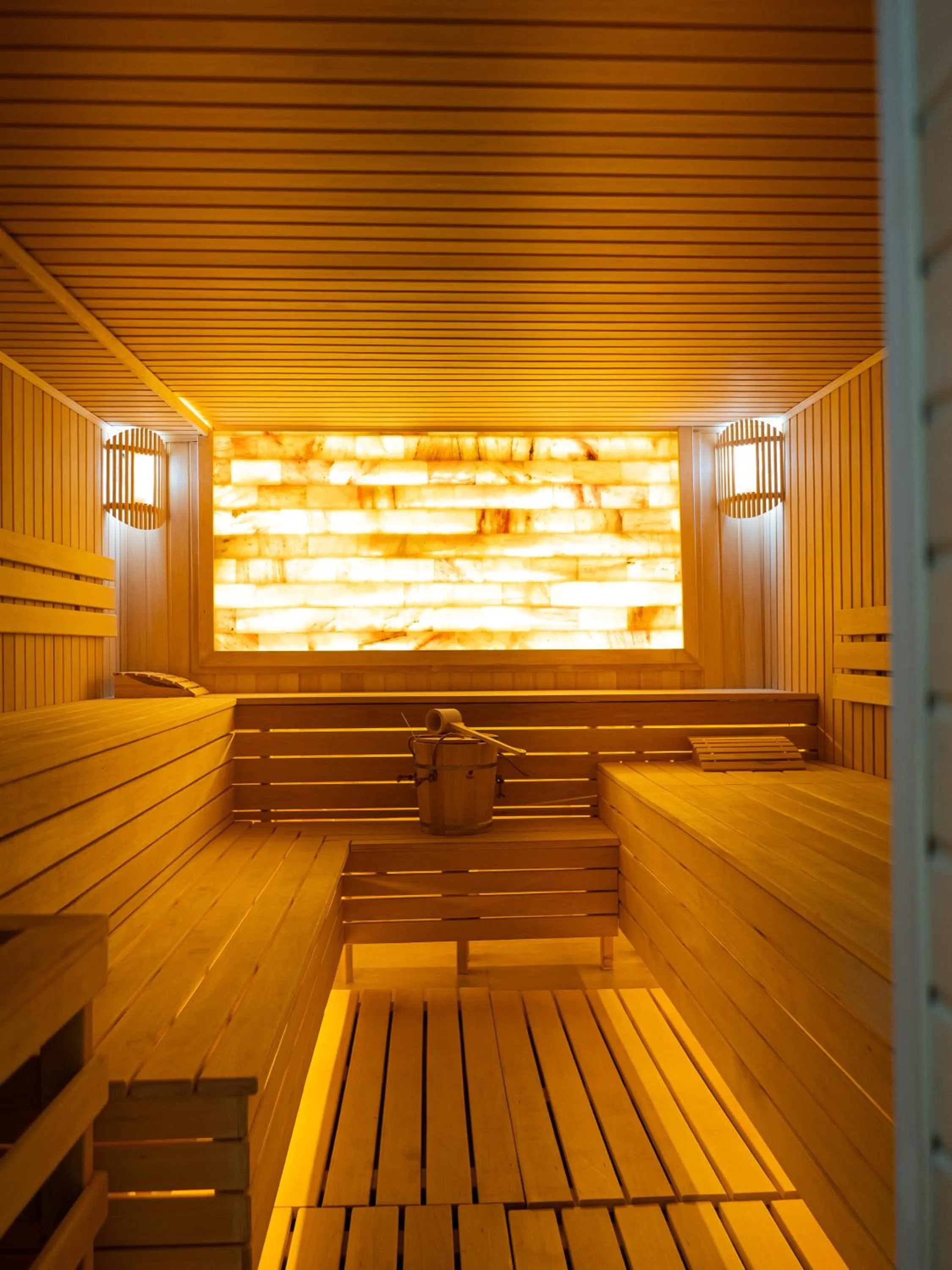 Spa and wellness centre/facilities in Tauke Khan Plaza