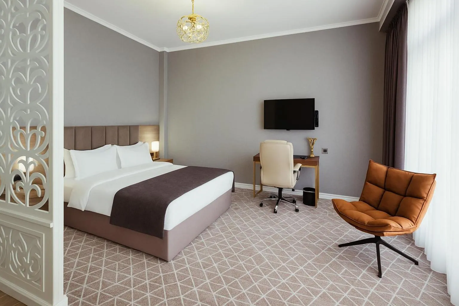 Bed in Tauke Khan Plaza