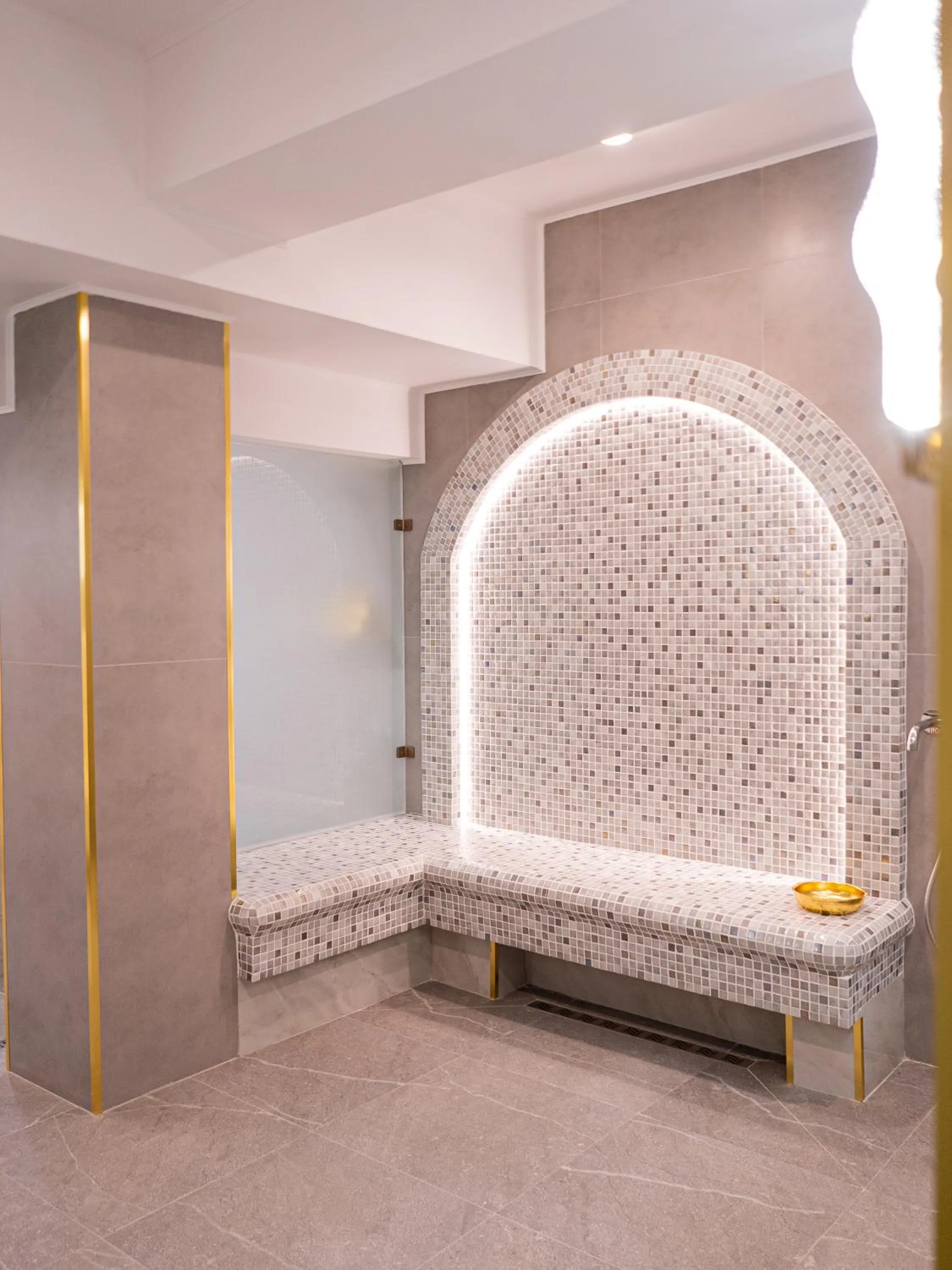 Spa and wellness centre/facilities in Tauke Khan Plaza