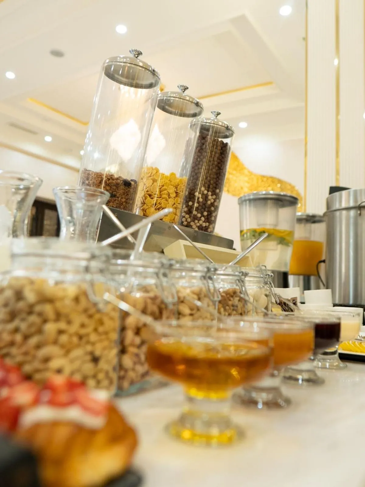 Restaurant/places to eat in Tauke Khan Plaza