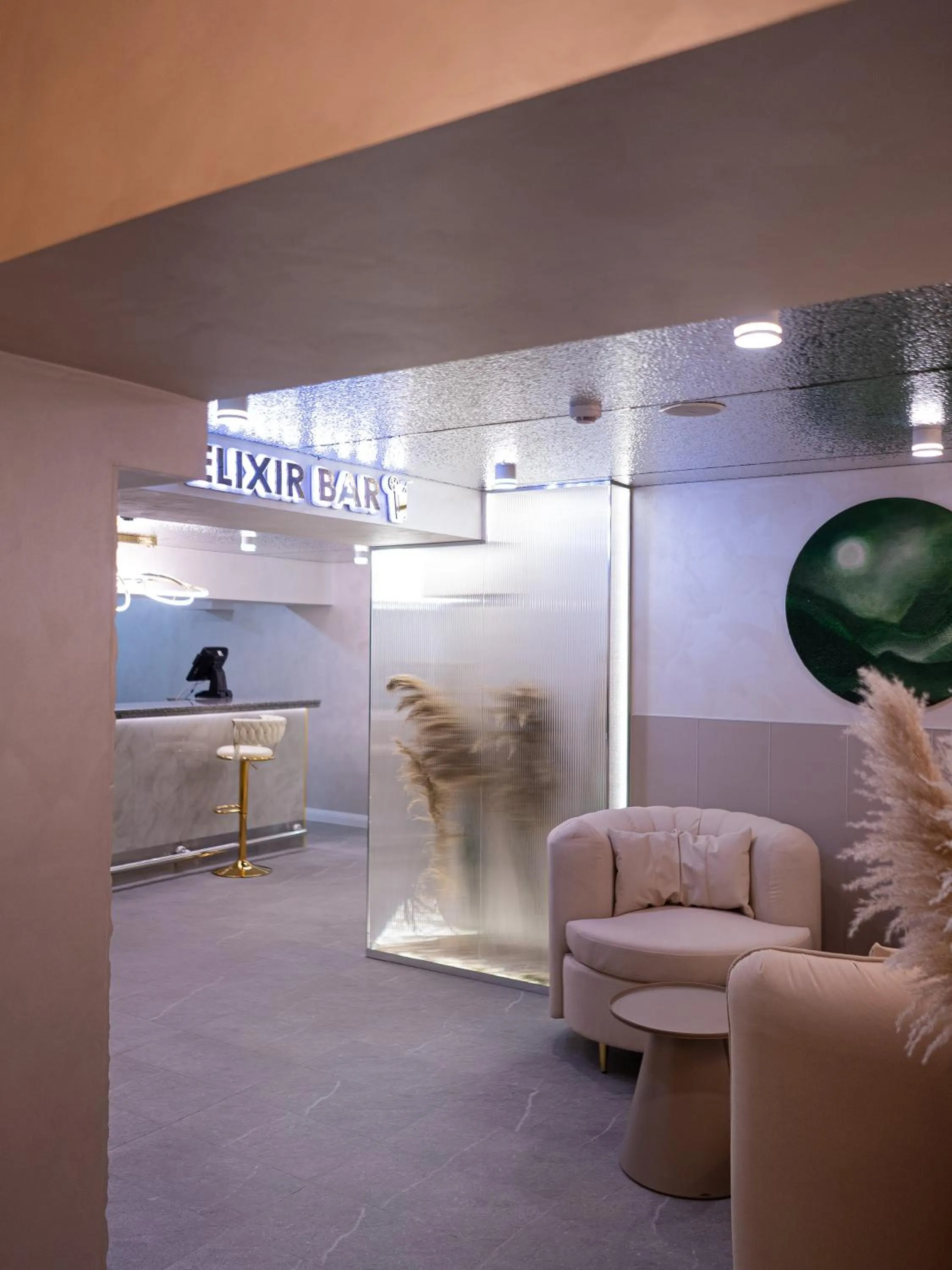 Spa and wellness centre/facilities in Tauke Khan Plaza